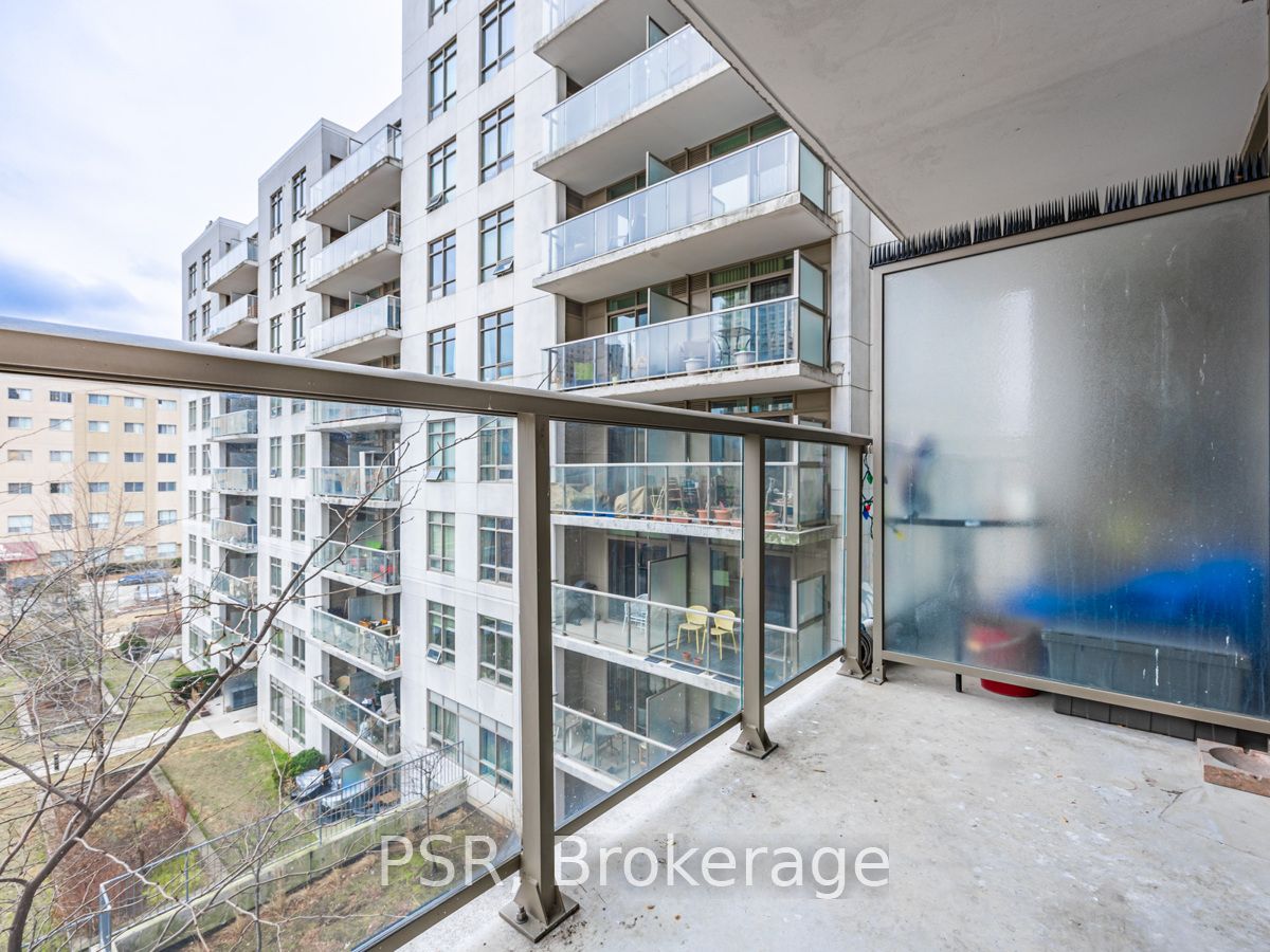 816 Lansdowne Avenue #424