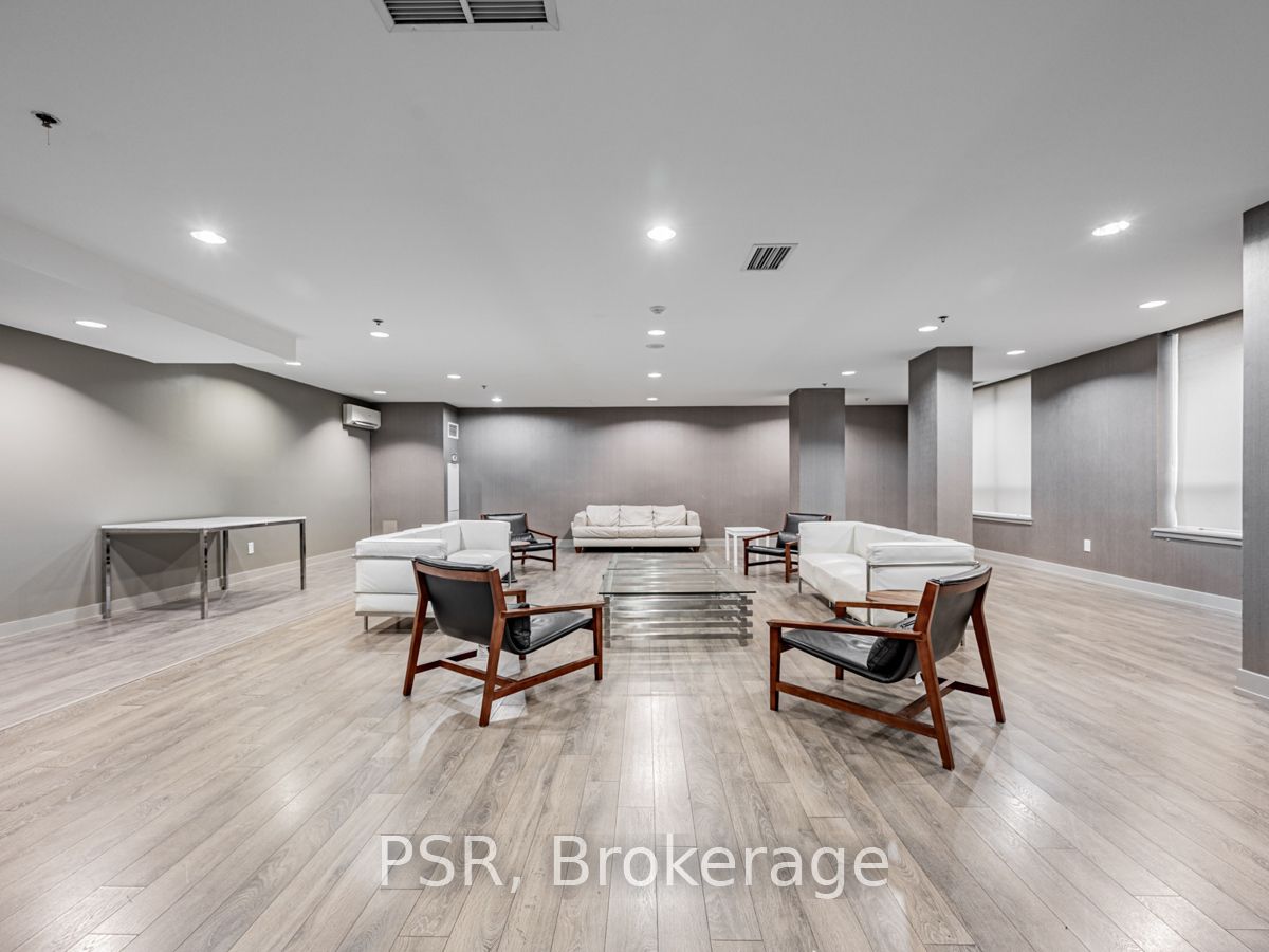 816 Lansdowne Avenue #424