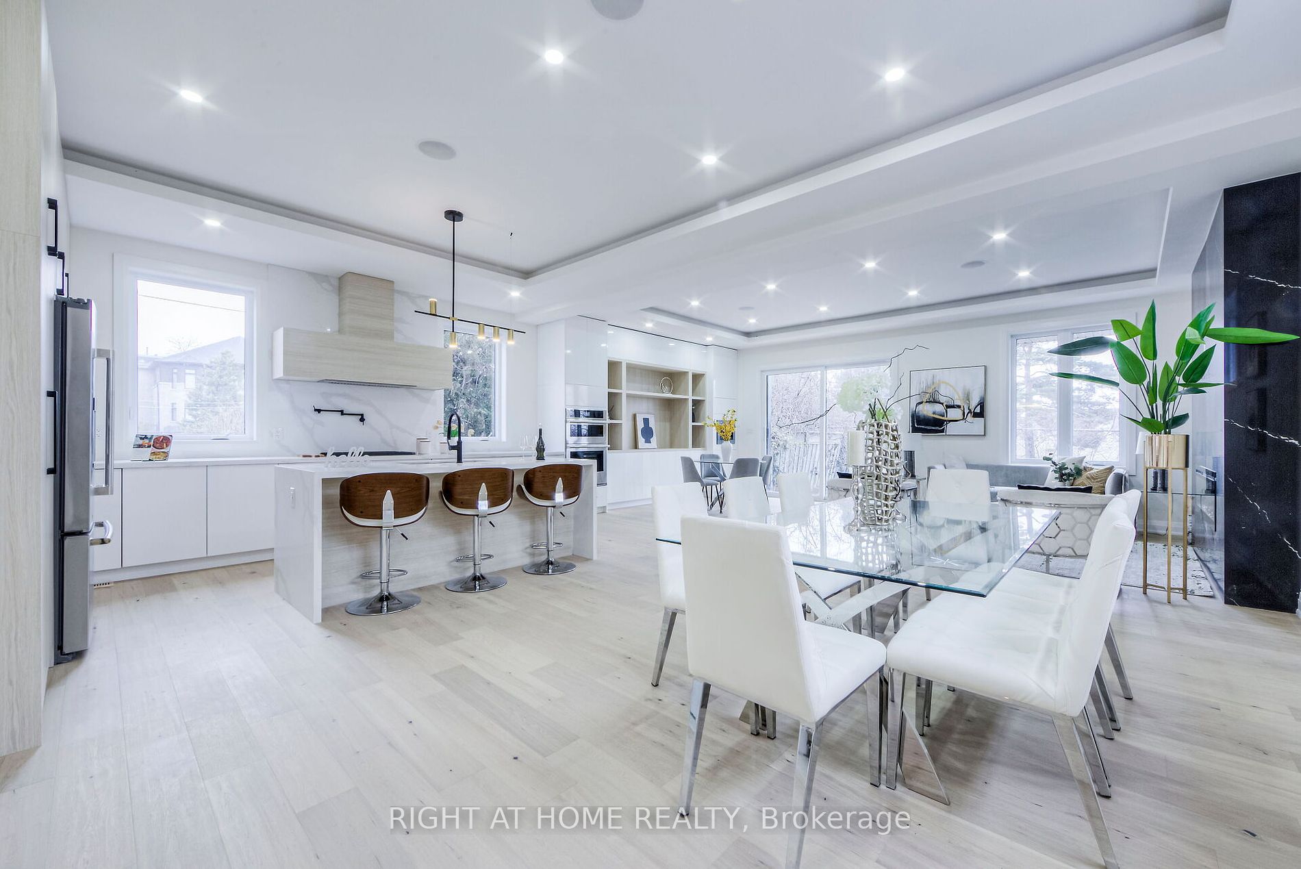 768 Montbeck Crescent