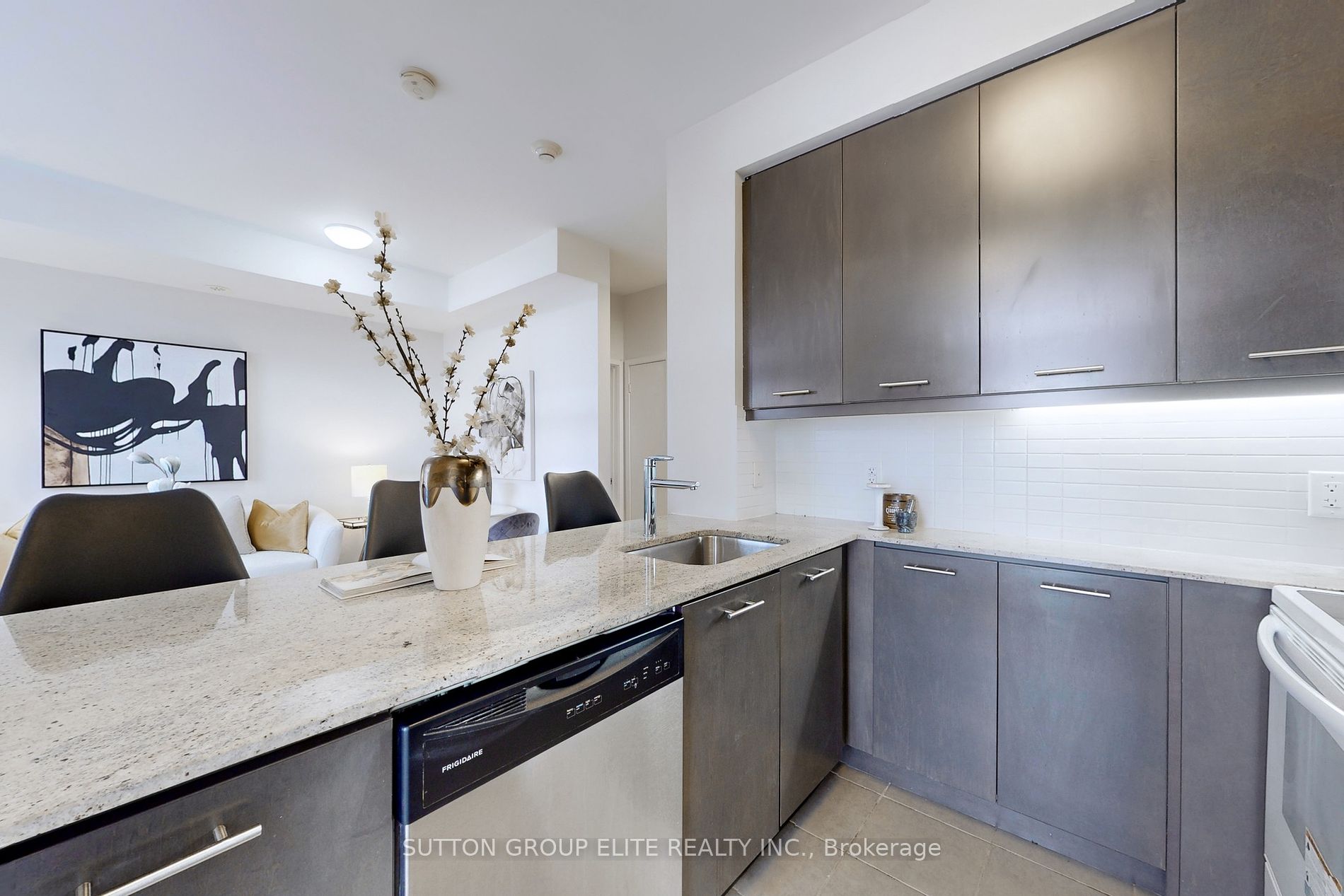 370 Square One Dr, #Th26