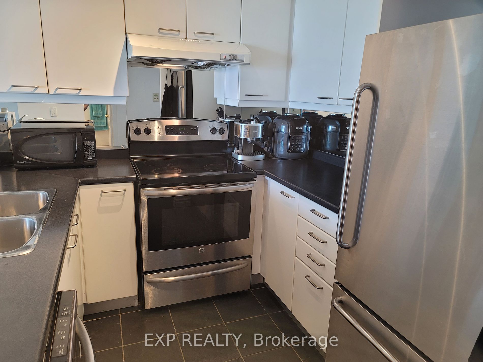 2111 Lake Shore Boulevard W #816