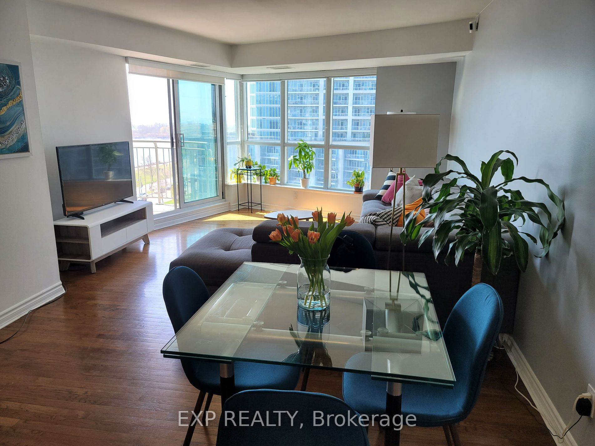 2111 Lake Shore Boulevard W #816