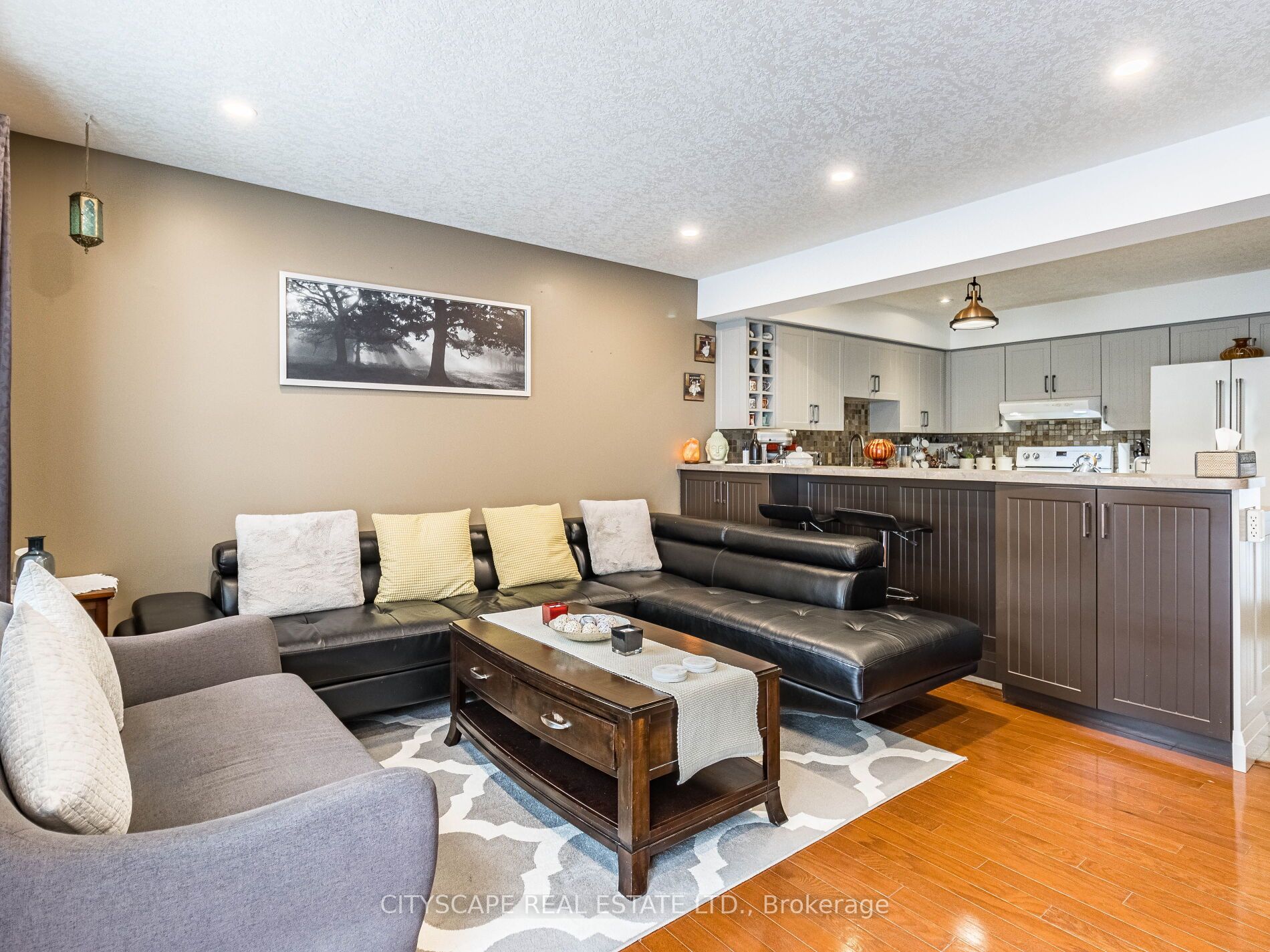 271 Thompson Rd