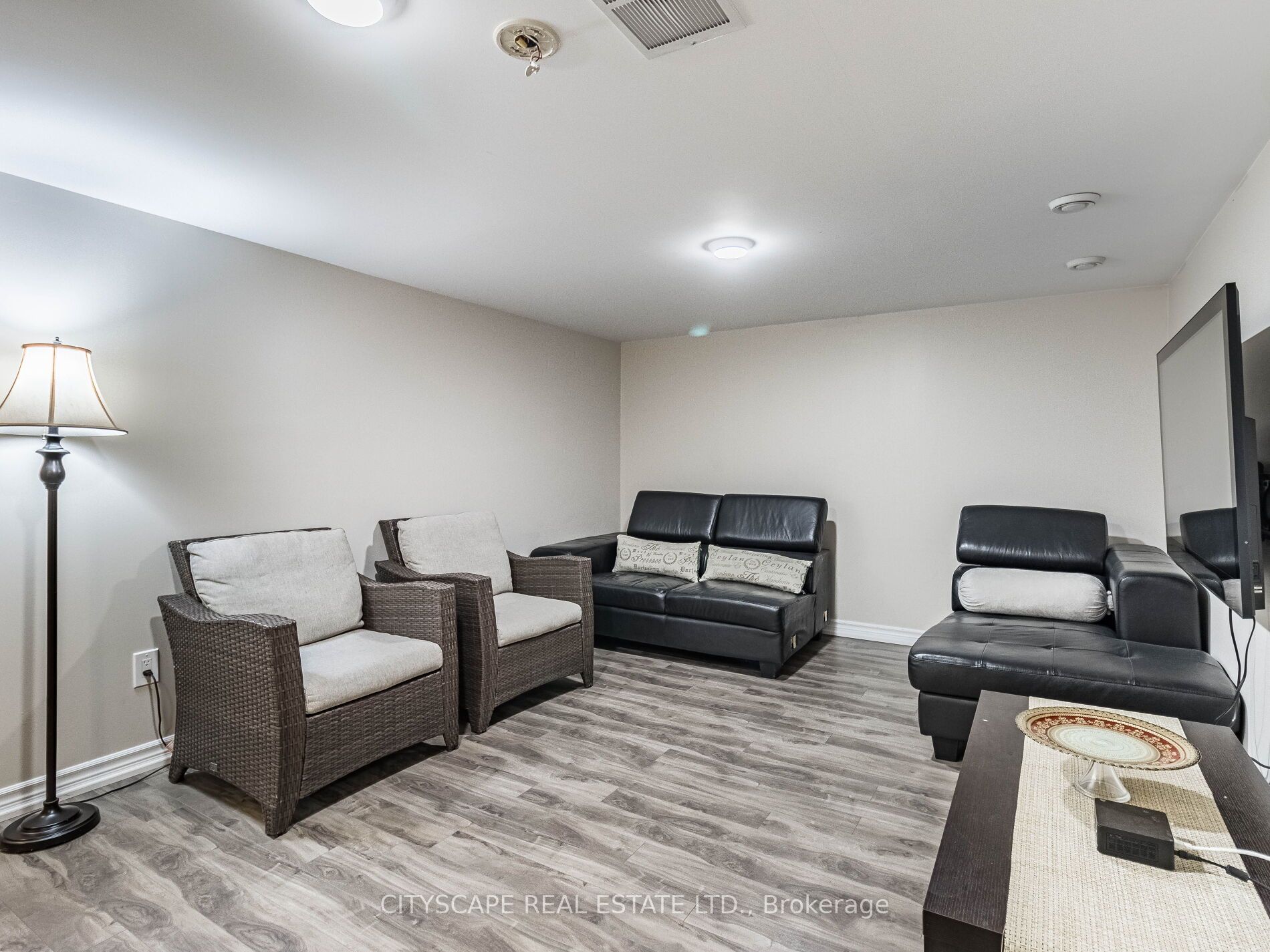271 Thompson Rd