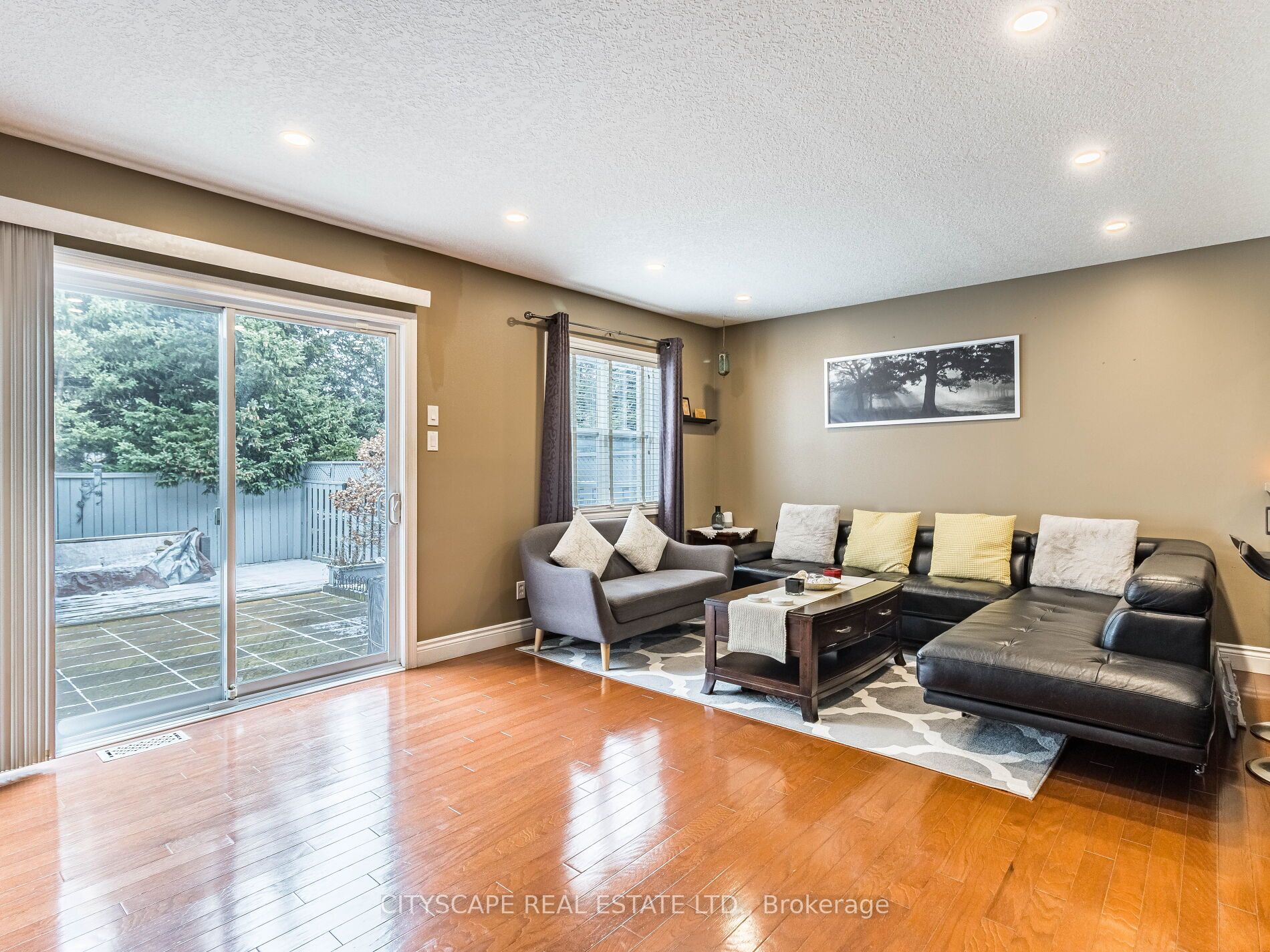271 Thompson Rd