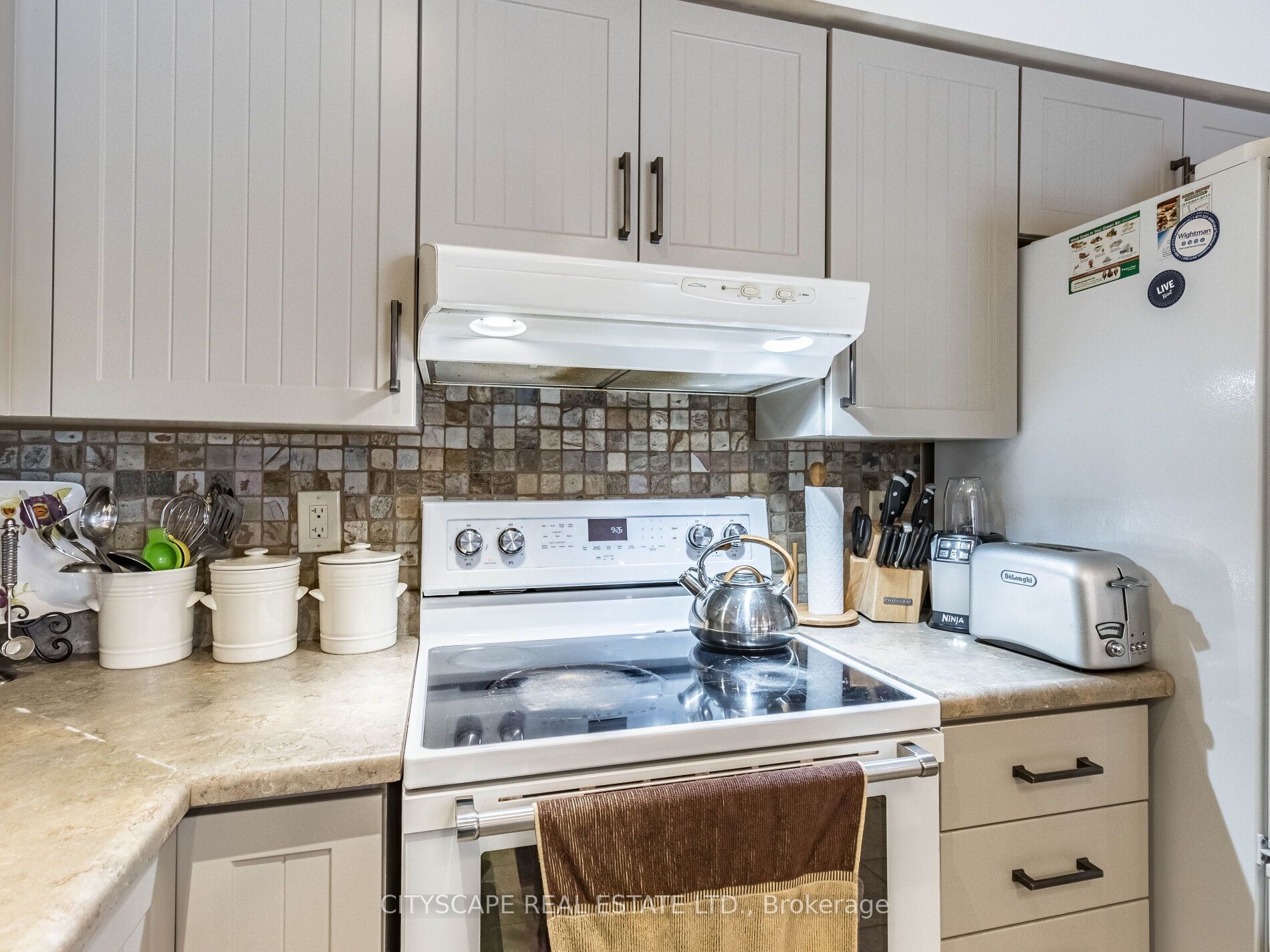 271 Thompson Rd