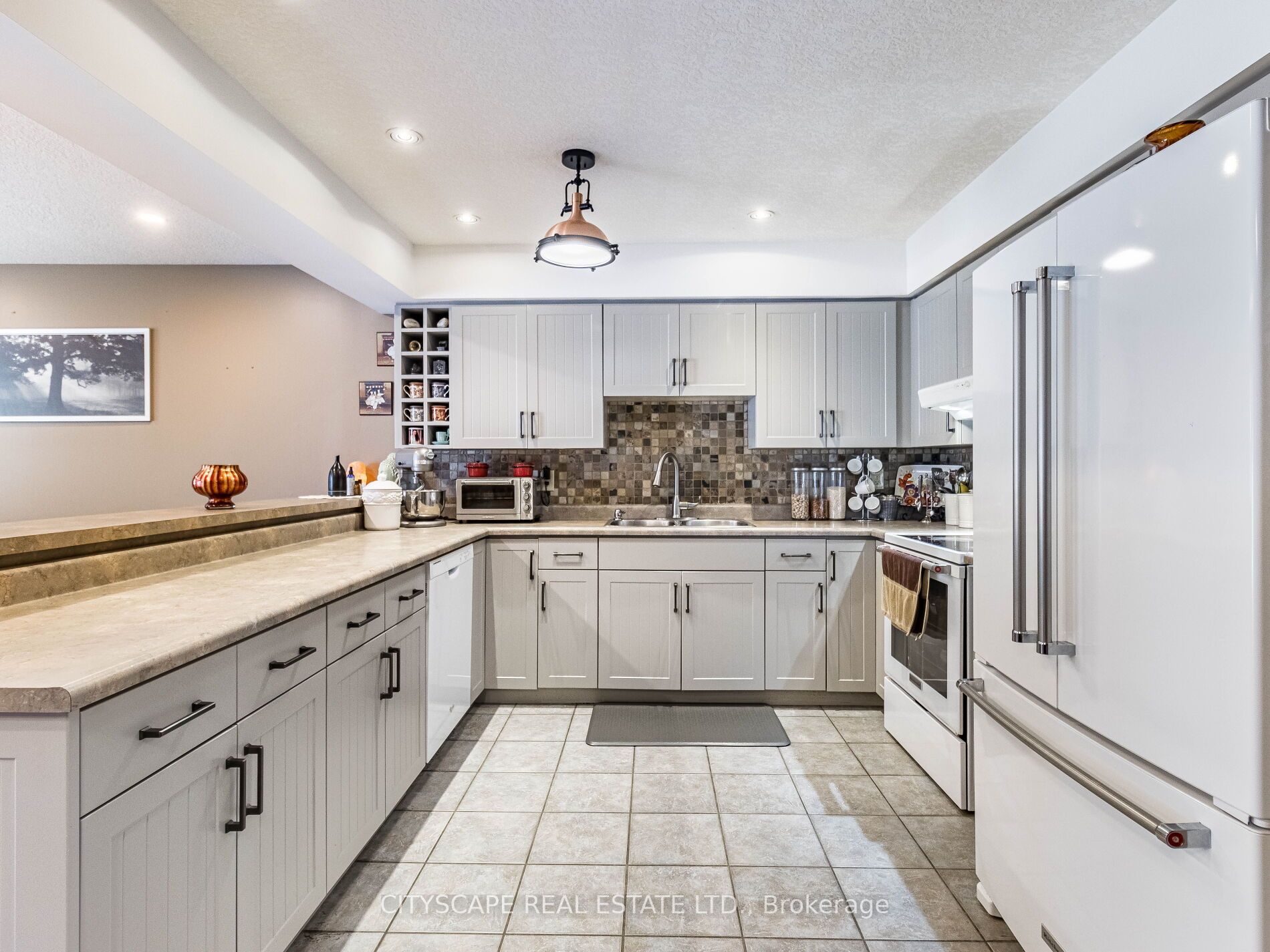 271 Thompson Rd