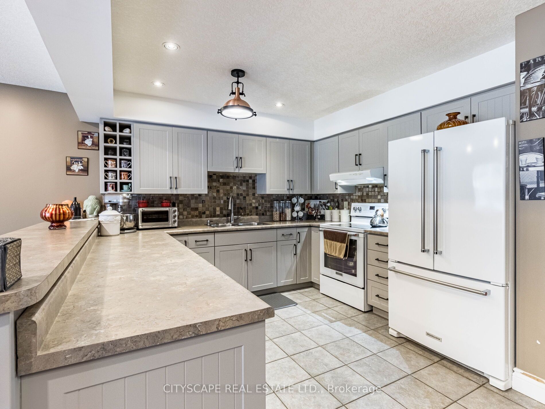 271 Thompson Rd