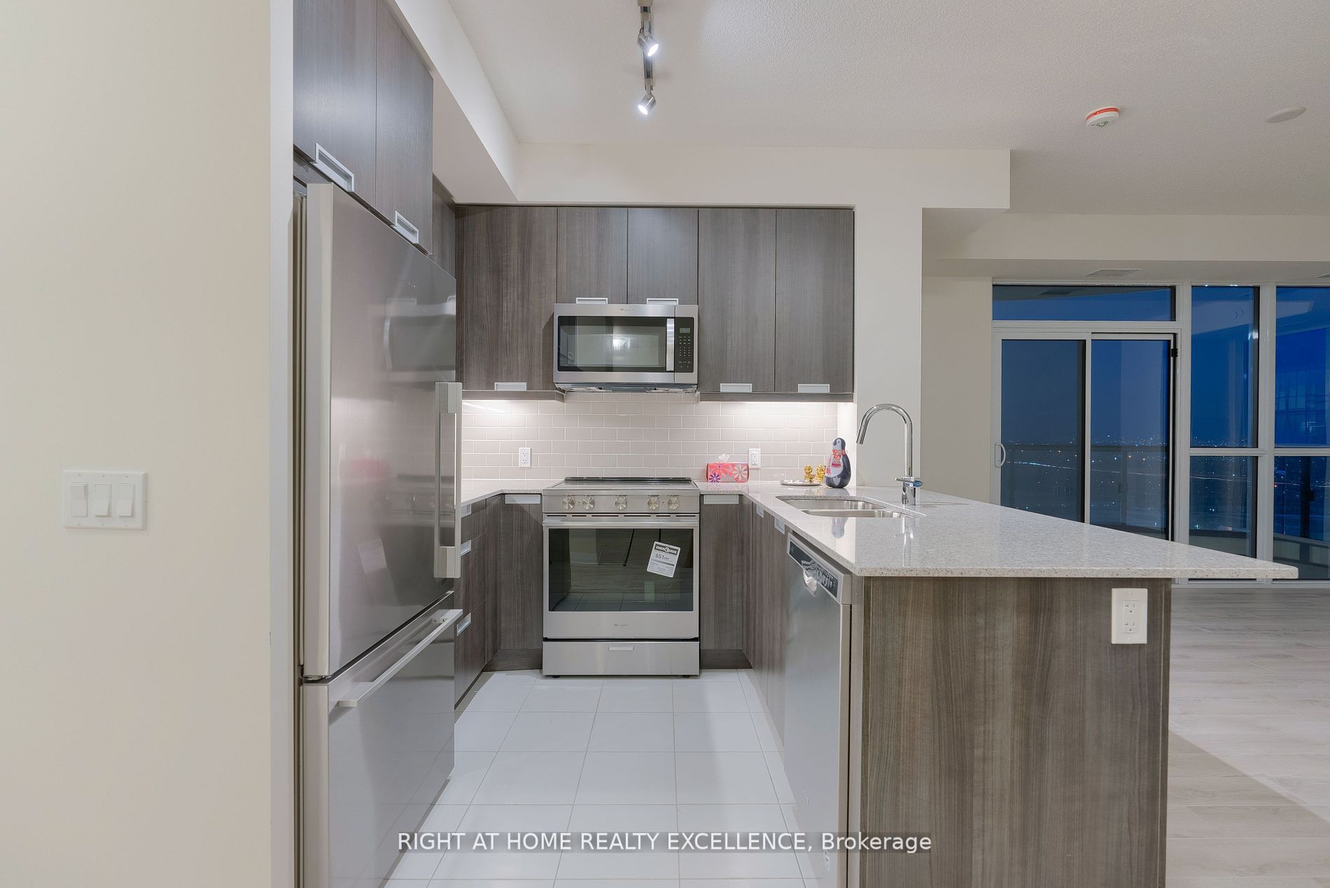 35 Watergarden Dr, #2013