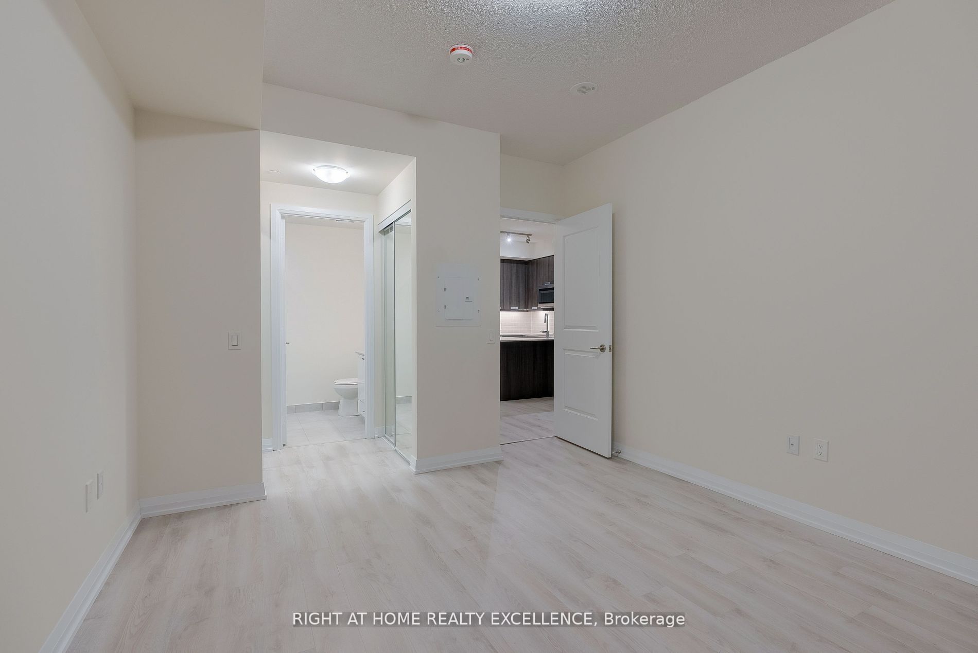 35 Watergarden Dr, #2013