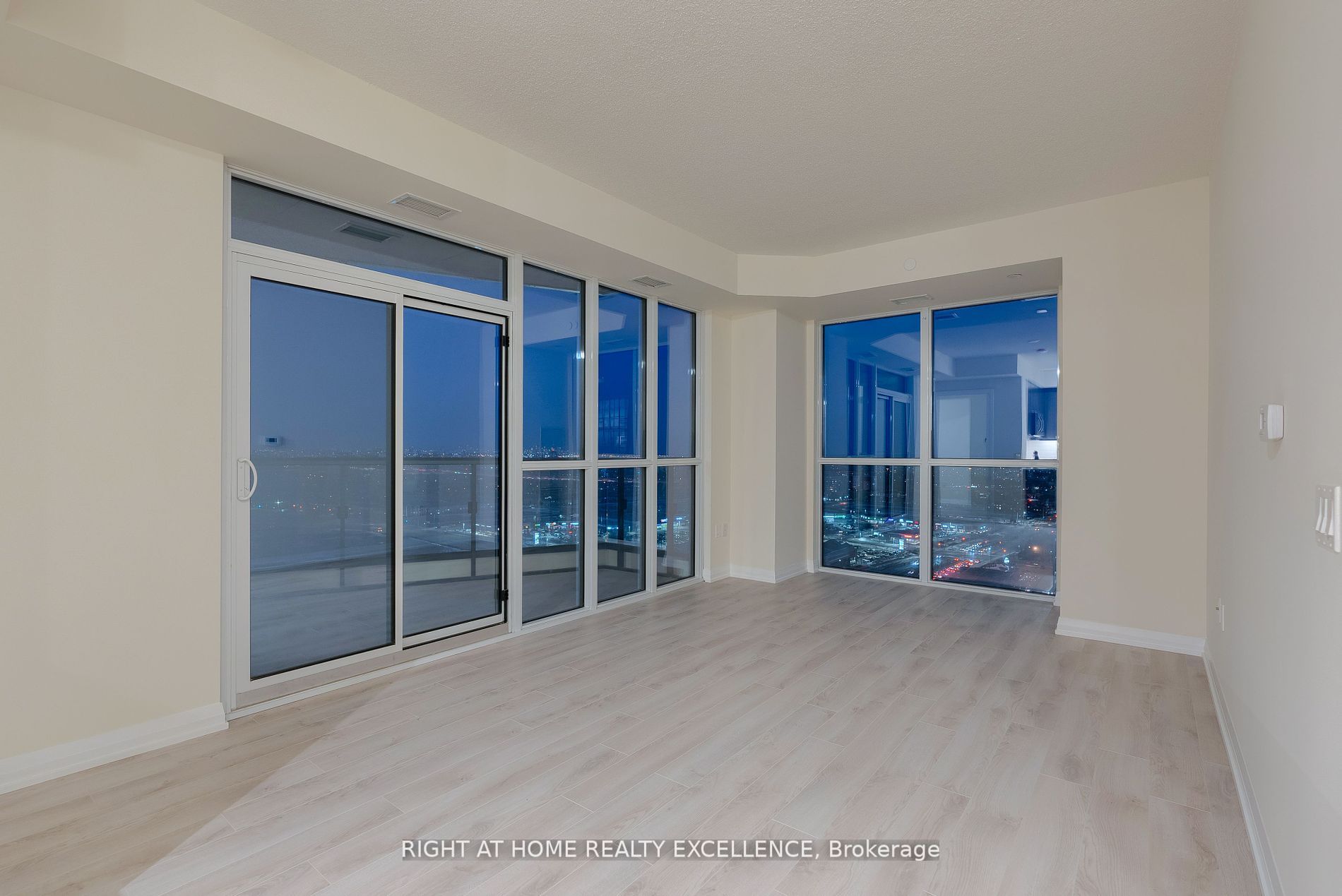 35 Watergarden Dr, #2013