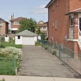 20 Maple Bush Avenue