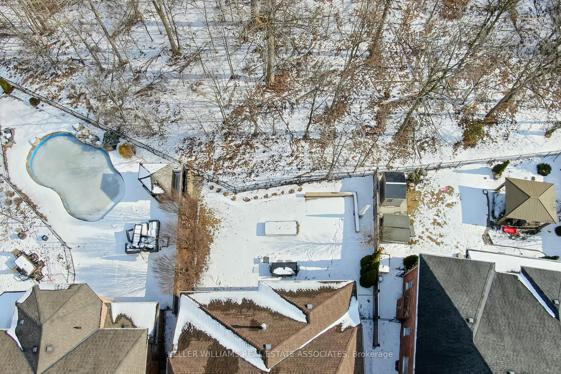 9 Lookout Crt