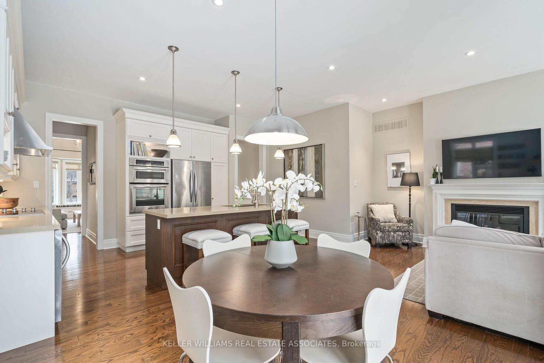 9 Lookout Crt