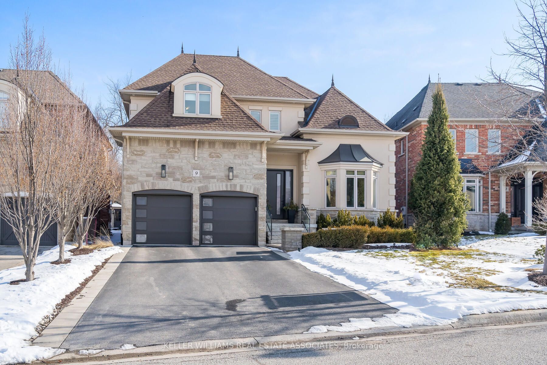 9 Lookout Crt