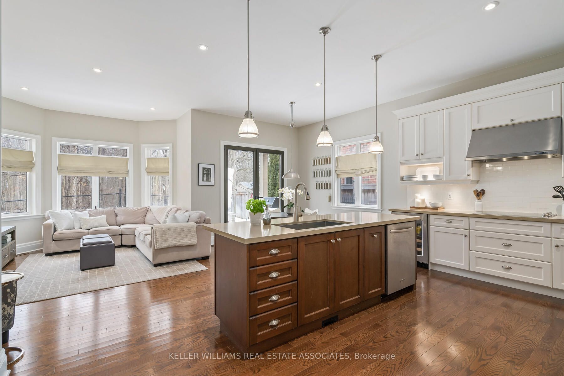 9 Lookout Crt