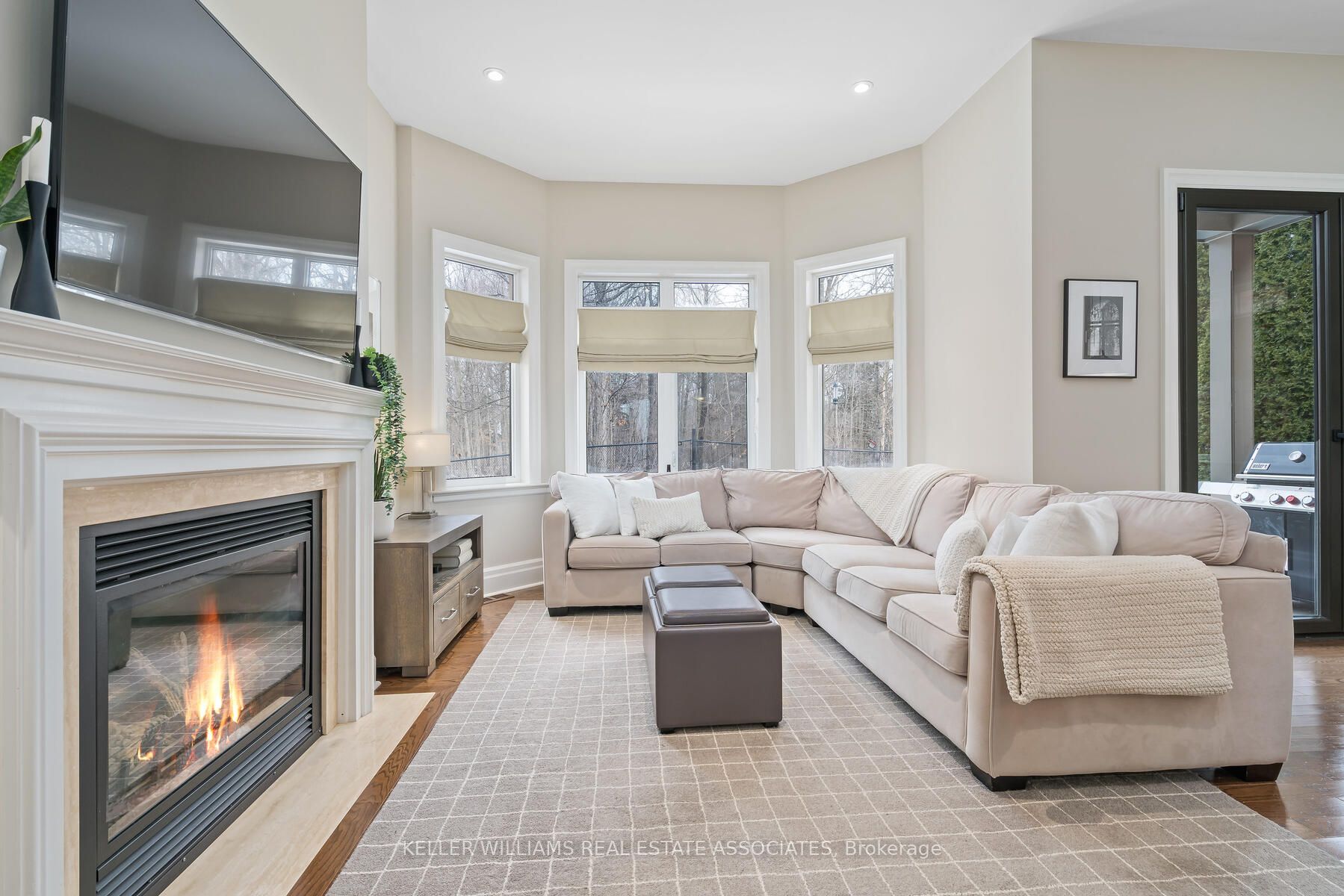 9 Lookout Crt