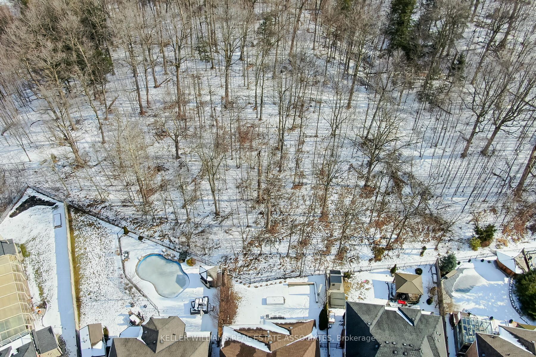 9 Lookout Crt