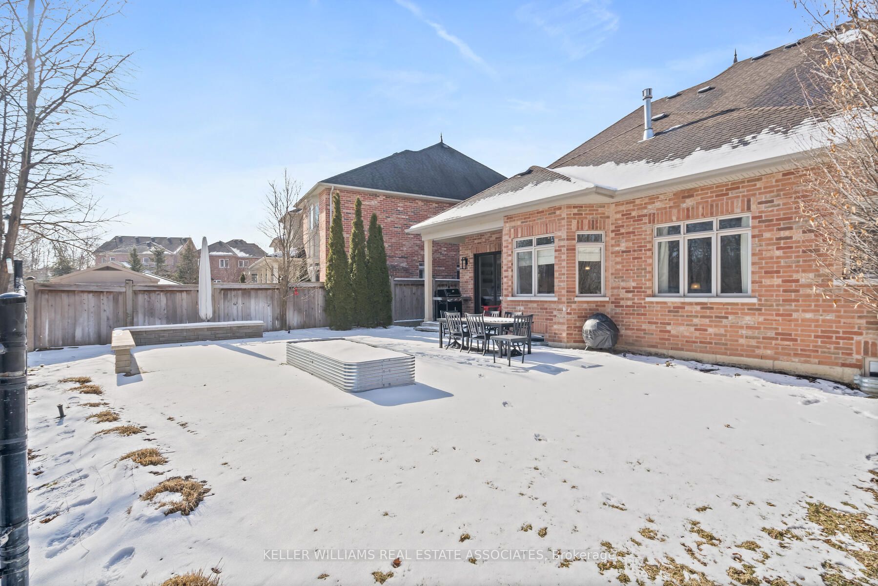 9 Lookout Crt