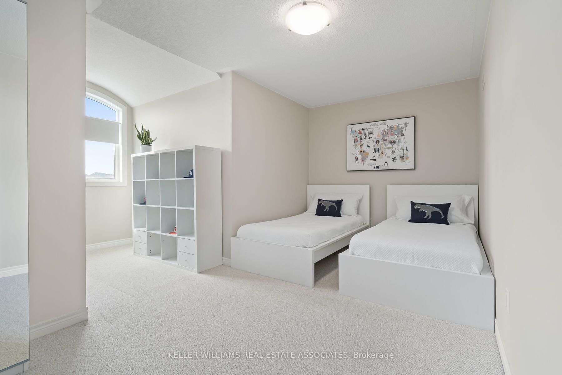 9 Lookout Crt