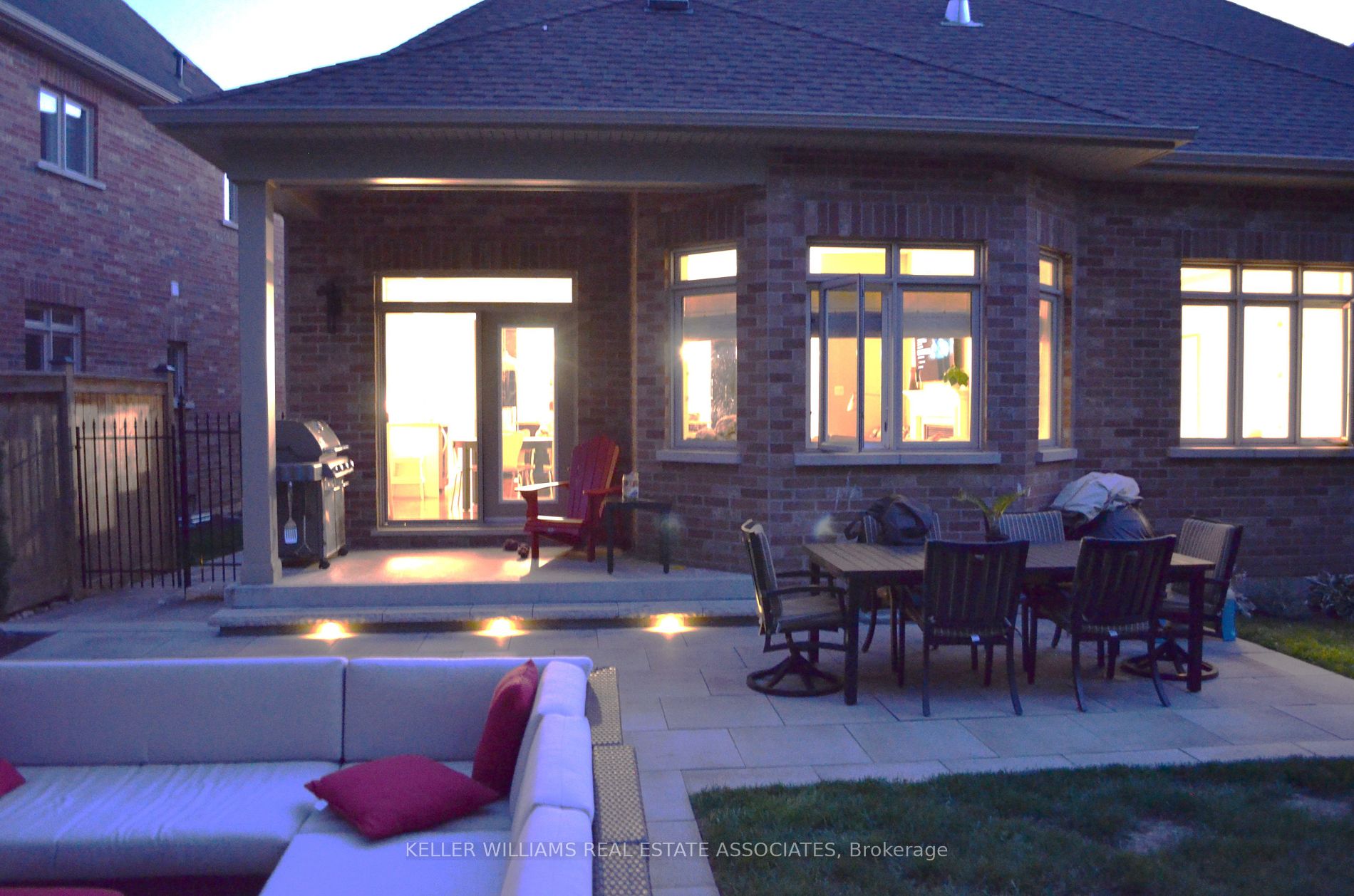 9 Lookout Crt