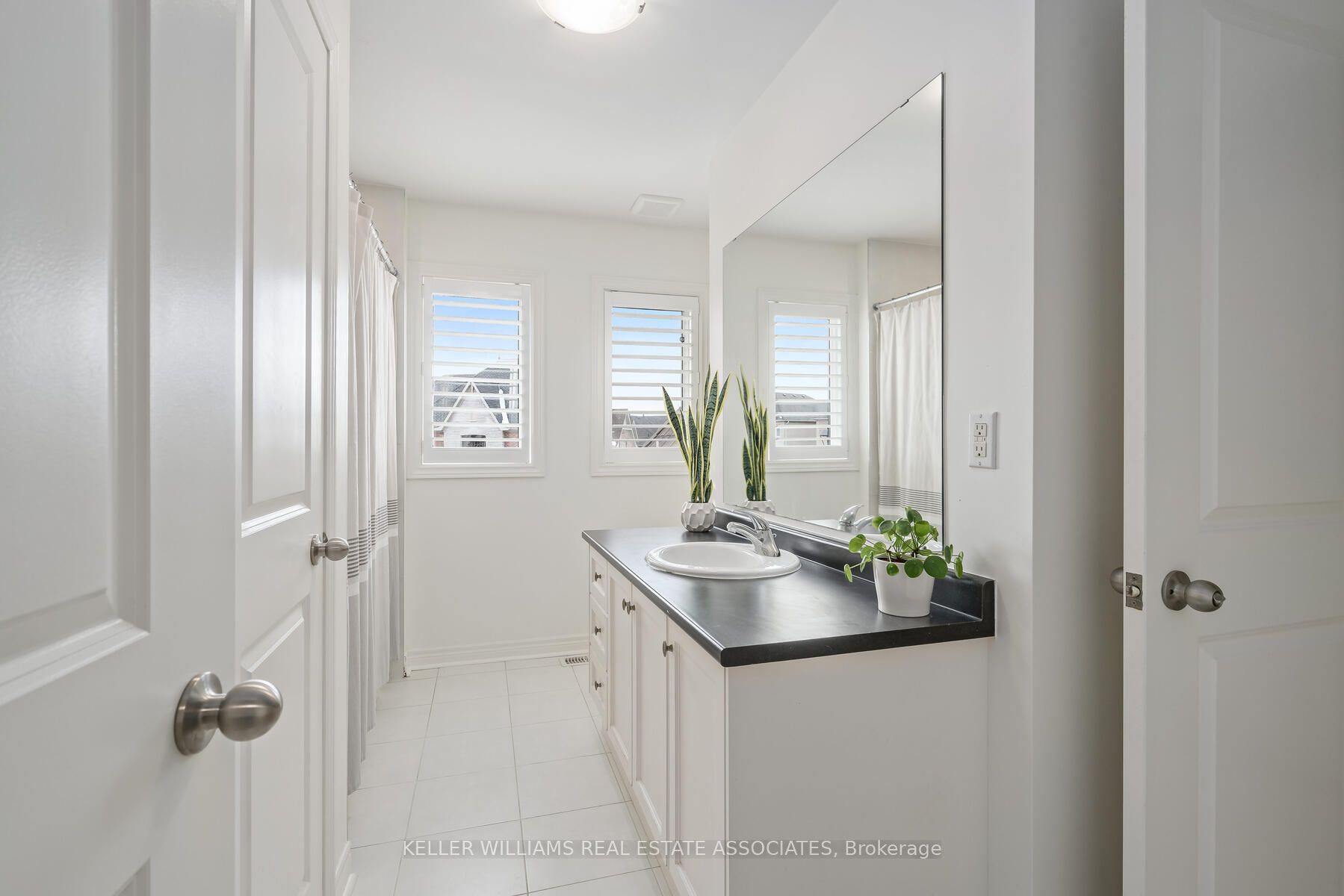9 Lookout Crt