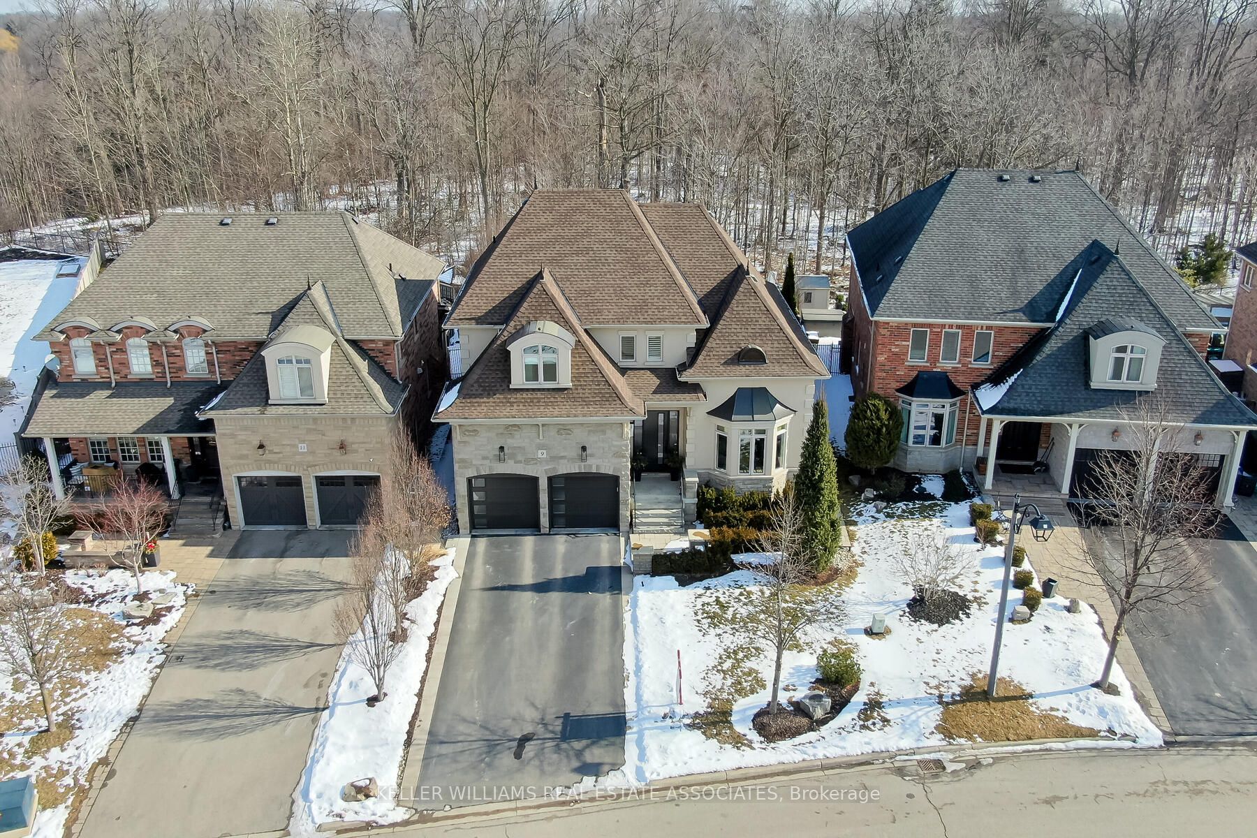 9 Lookout Crt
