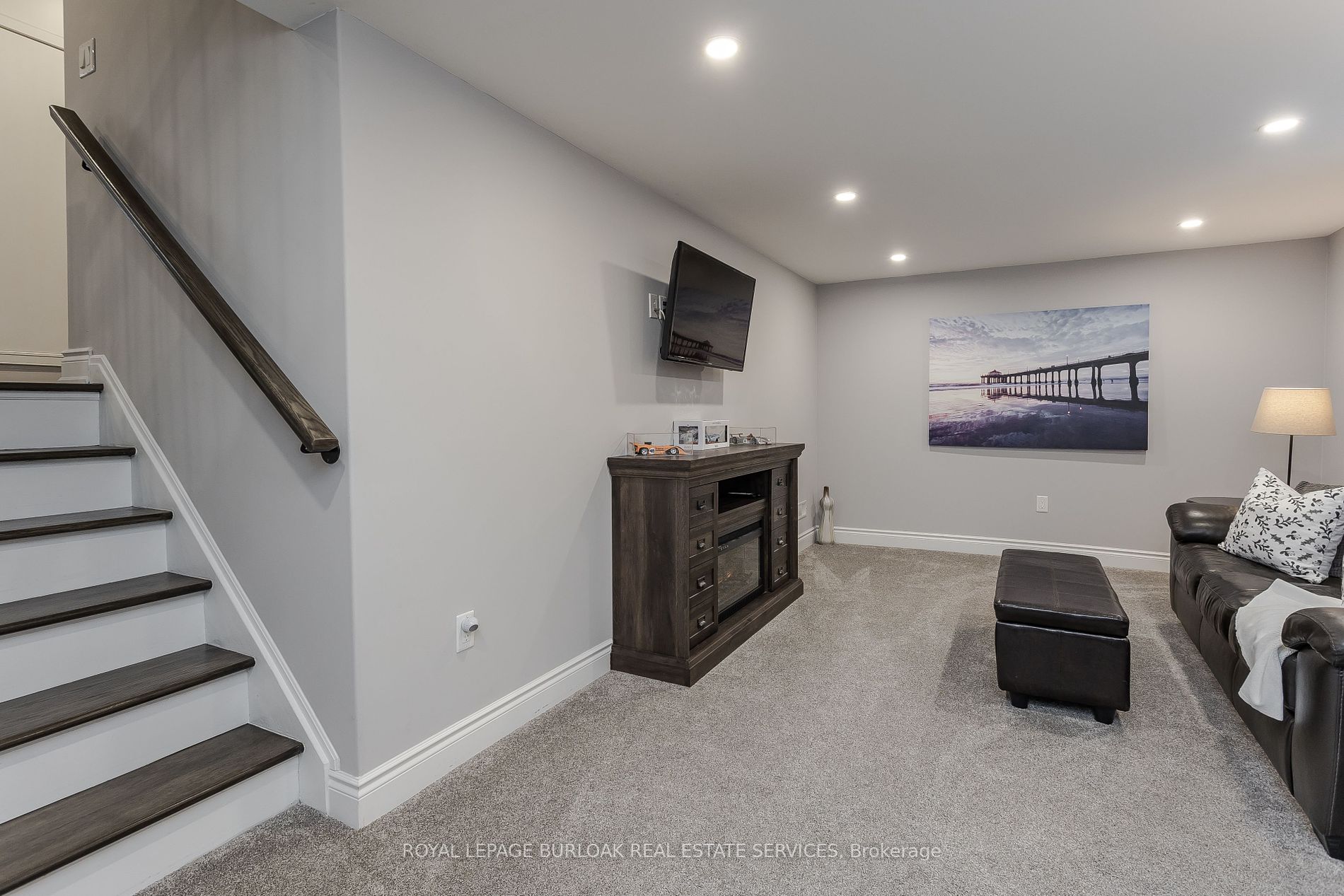404 Erindale Dr