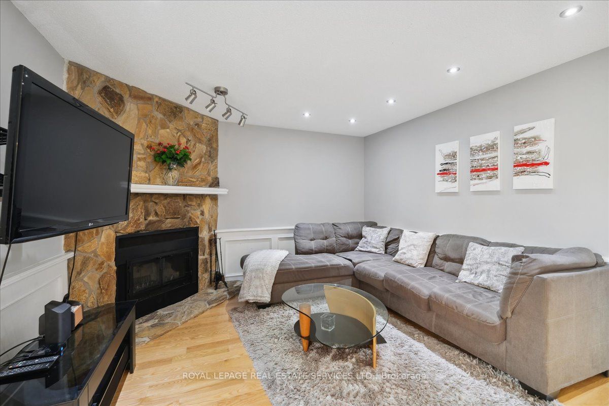 1519 Ballantrae Dr
