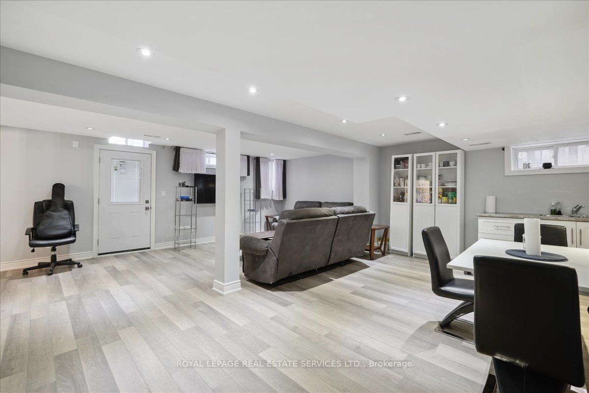1519 Ballantrae Dr