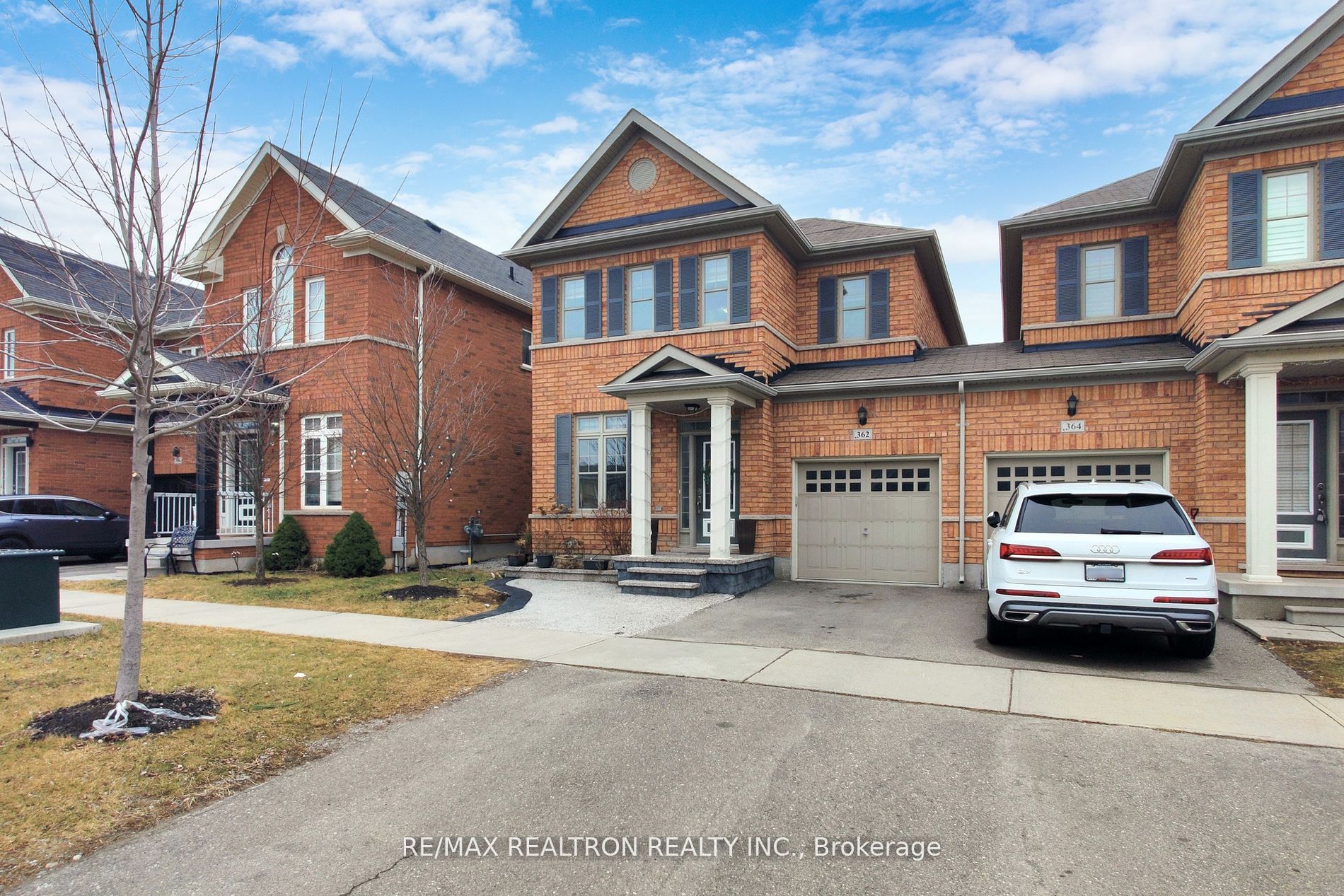 362 Landsborough Ave