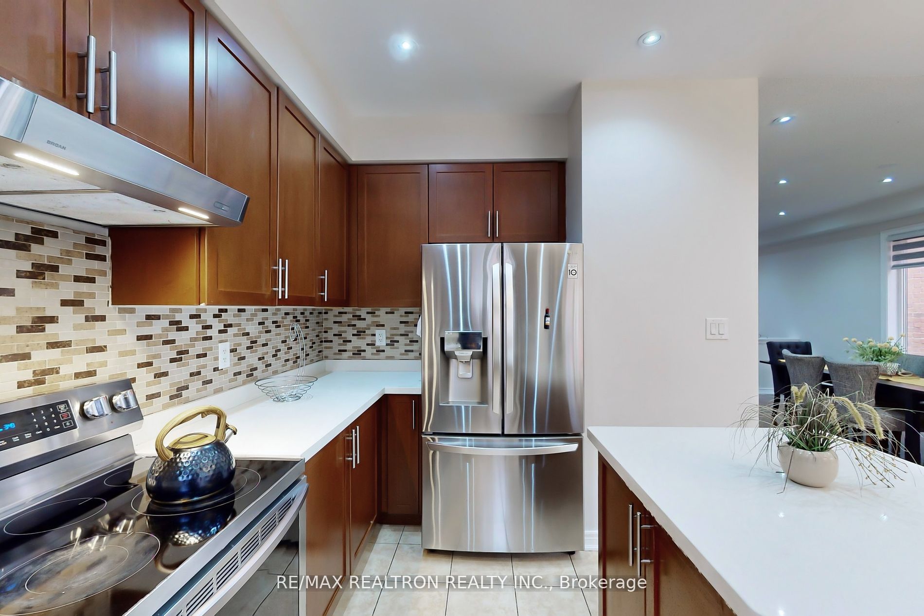 362 Landsborough Ave