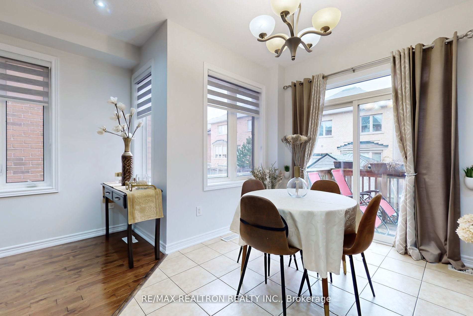 362 Landsborough Ave