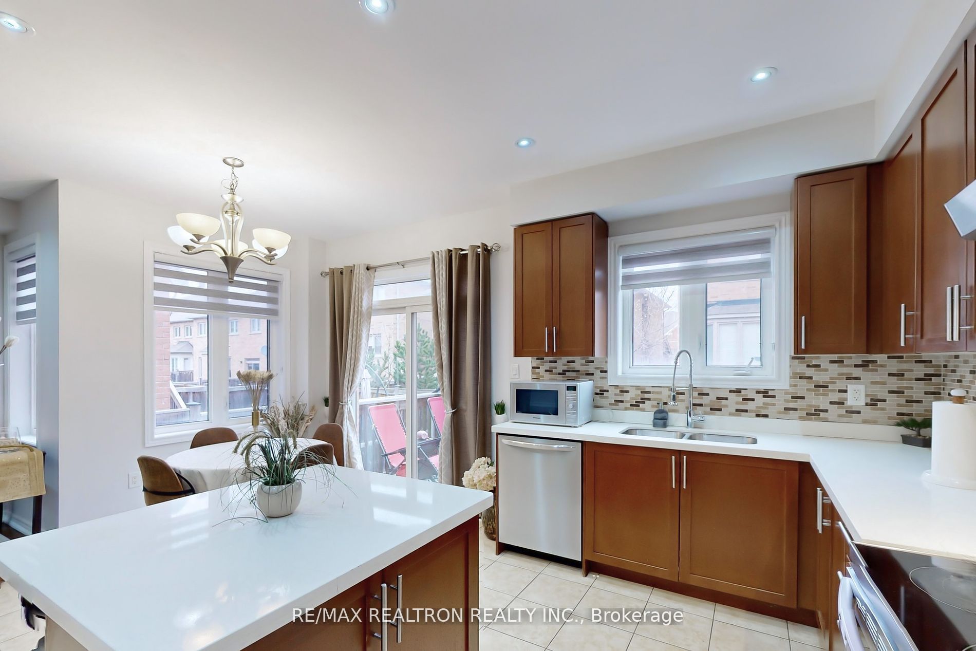362 Landsborough Ave