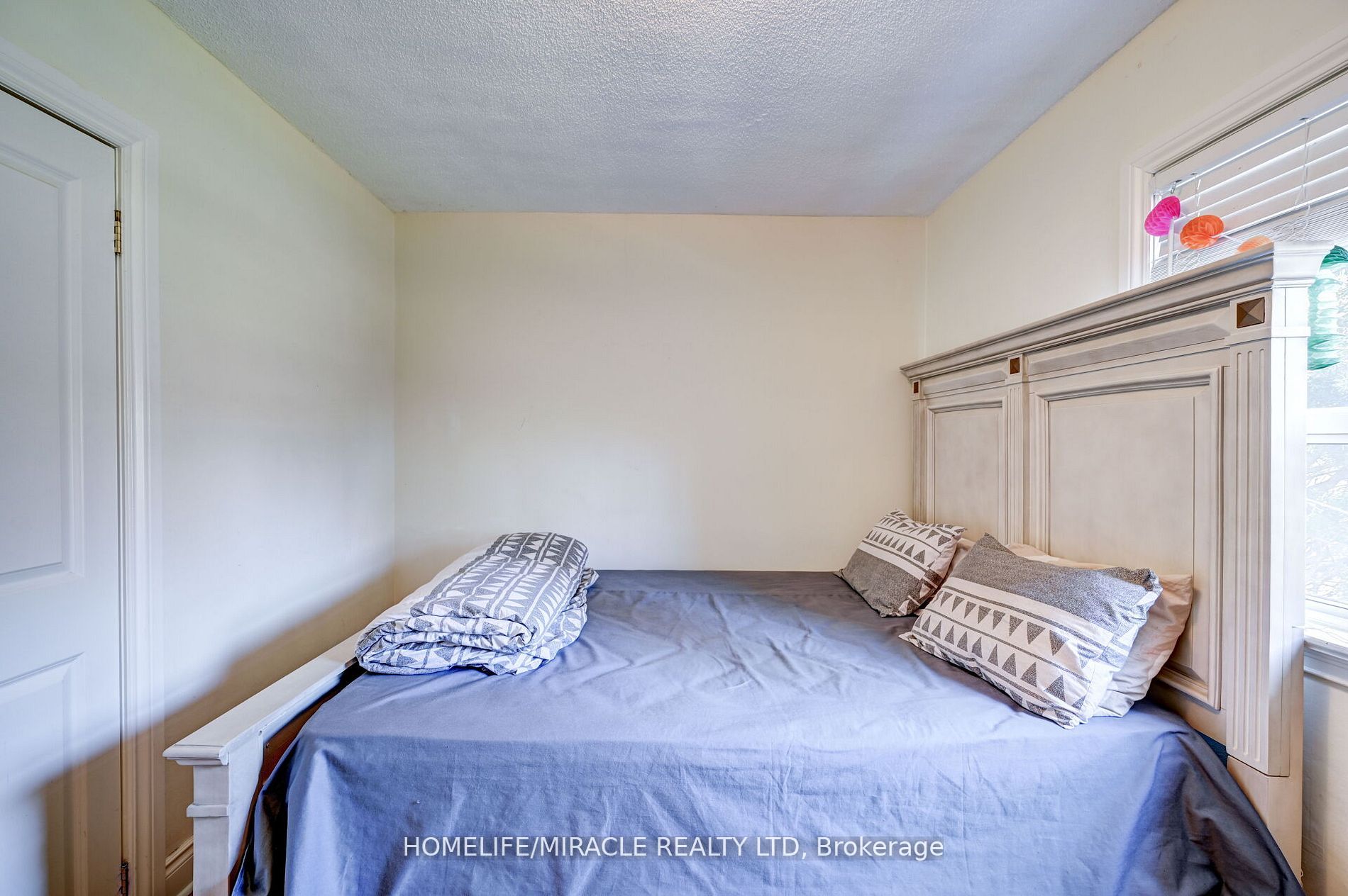 1235 Old River Road
