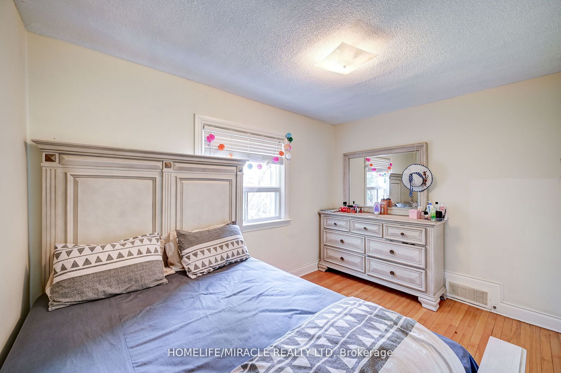 1235 Old River Road