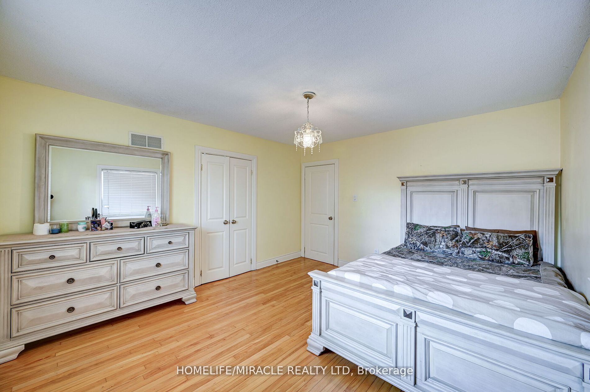 1235 Old River Road