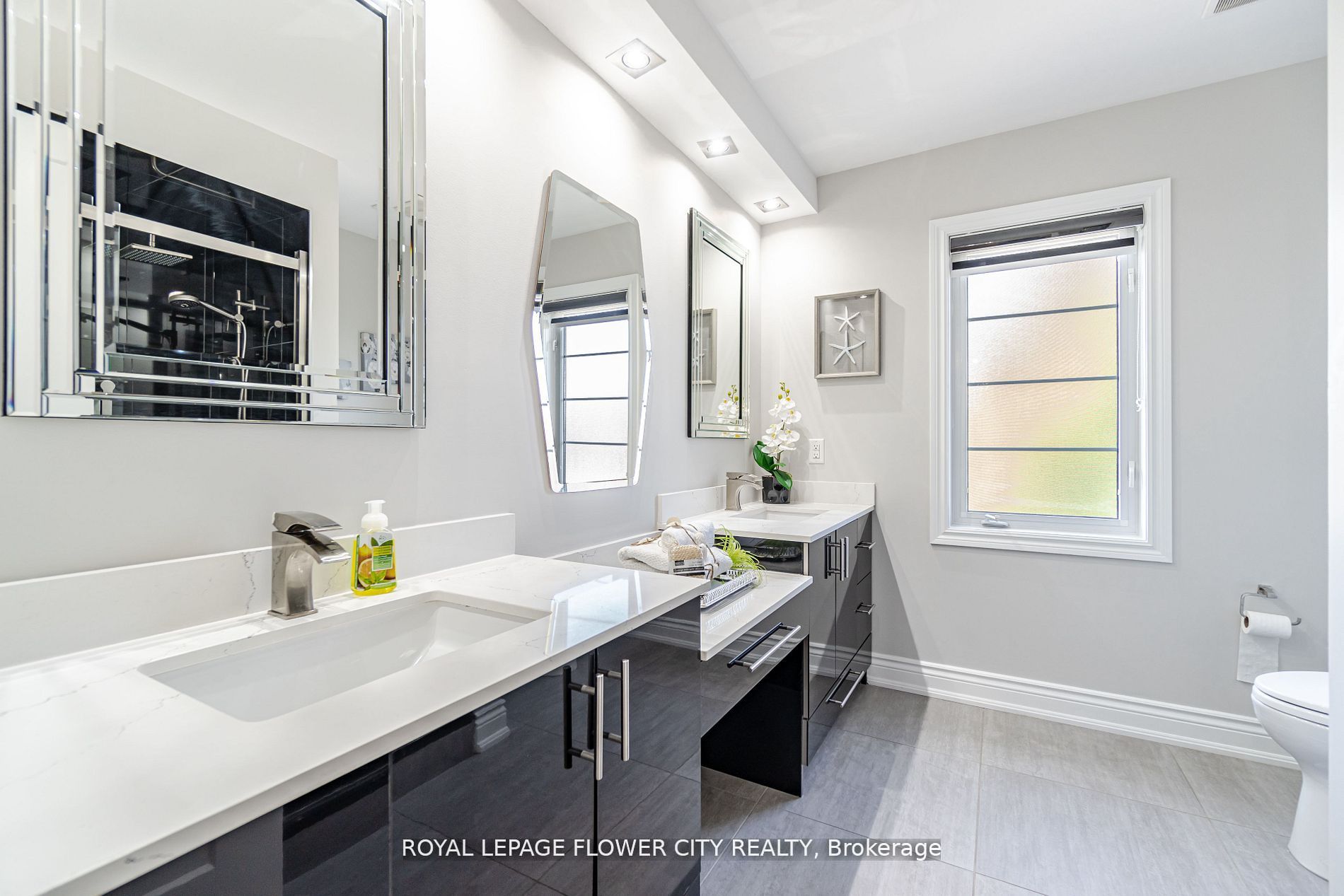 36 Louvain Dr