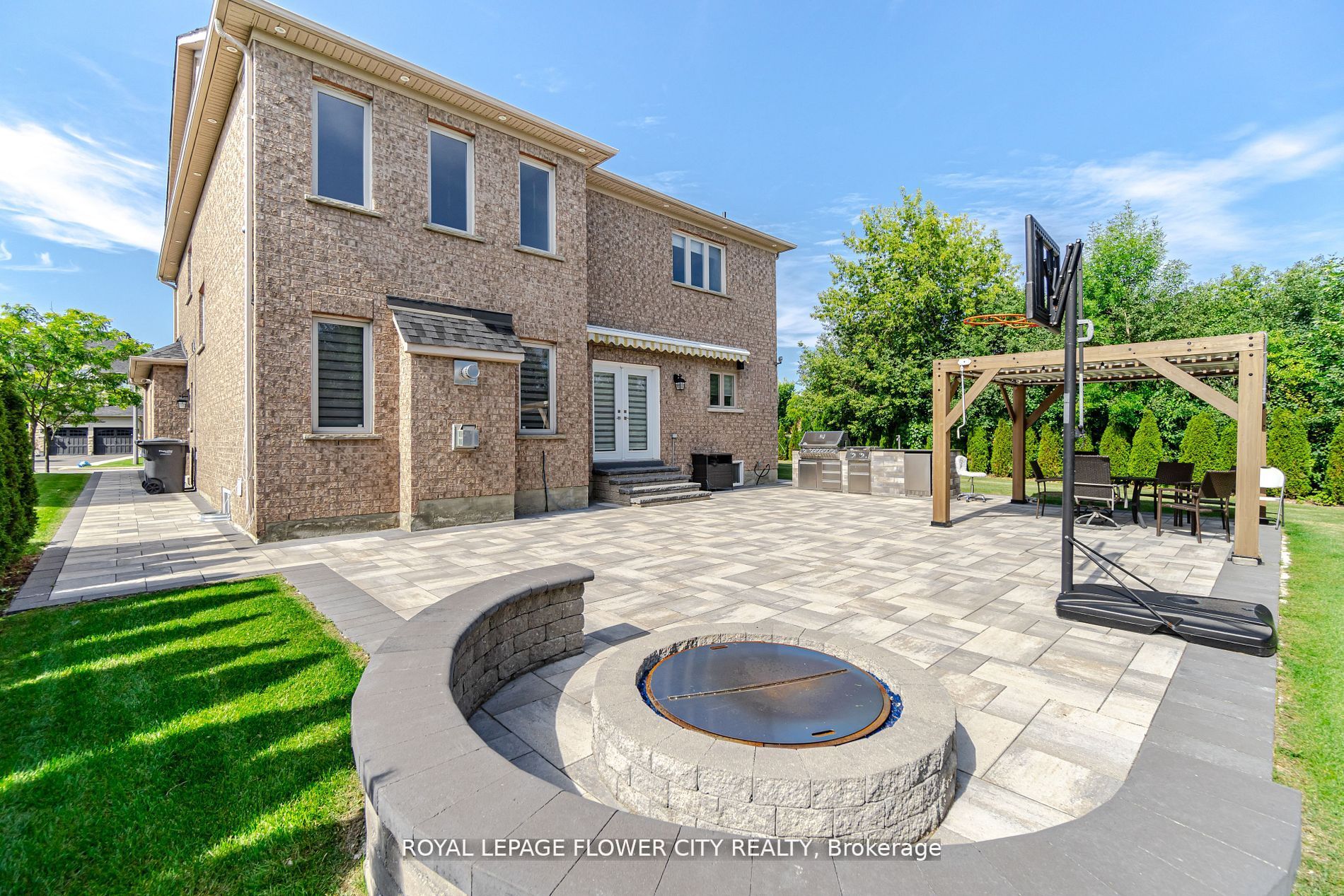 36 Louvain Dr