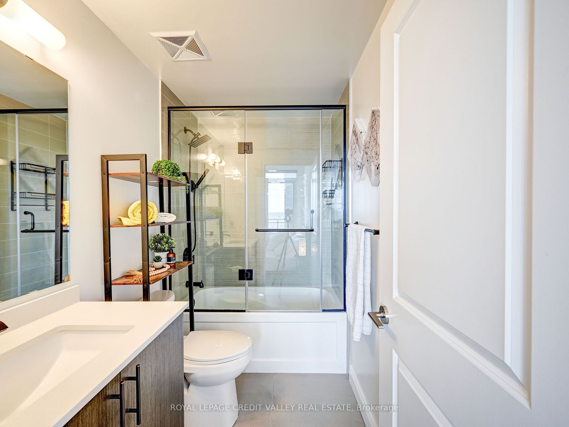 1050 Main St E, #613
