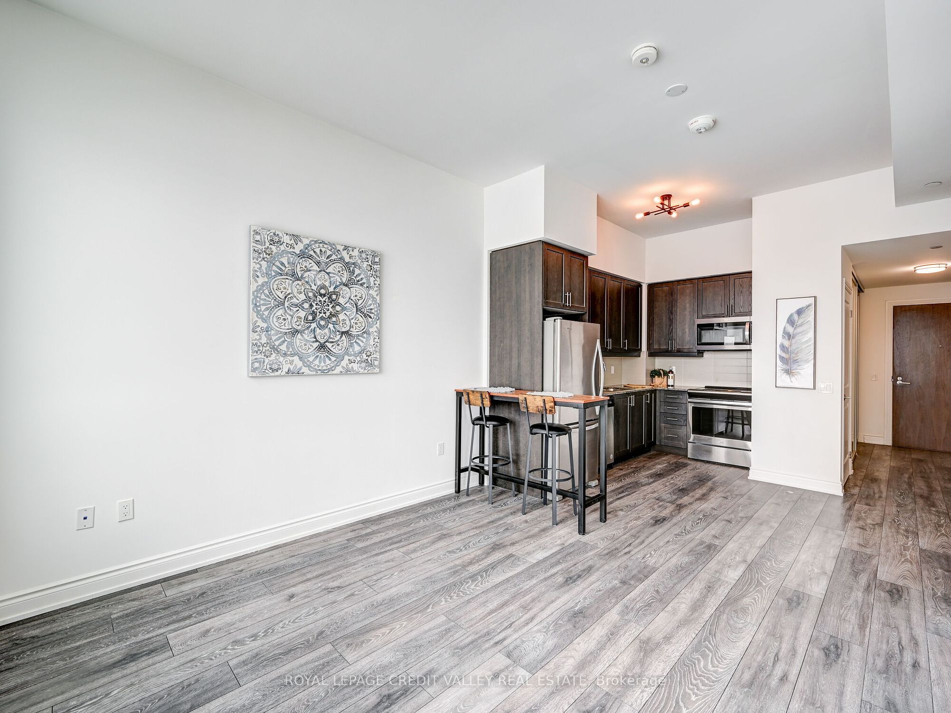 1050 Main St E, #613