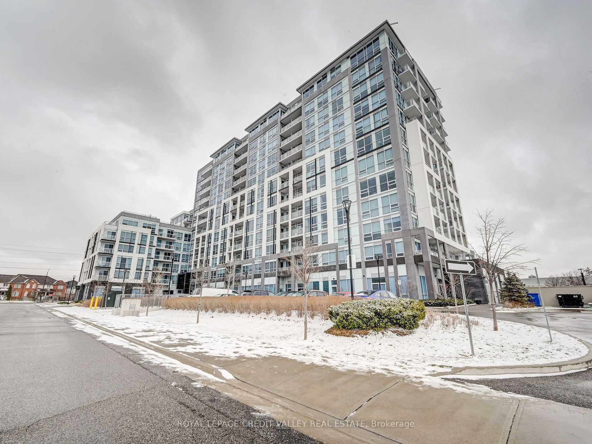 1050 Main St E, #613