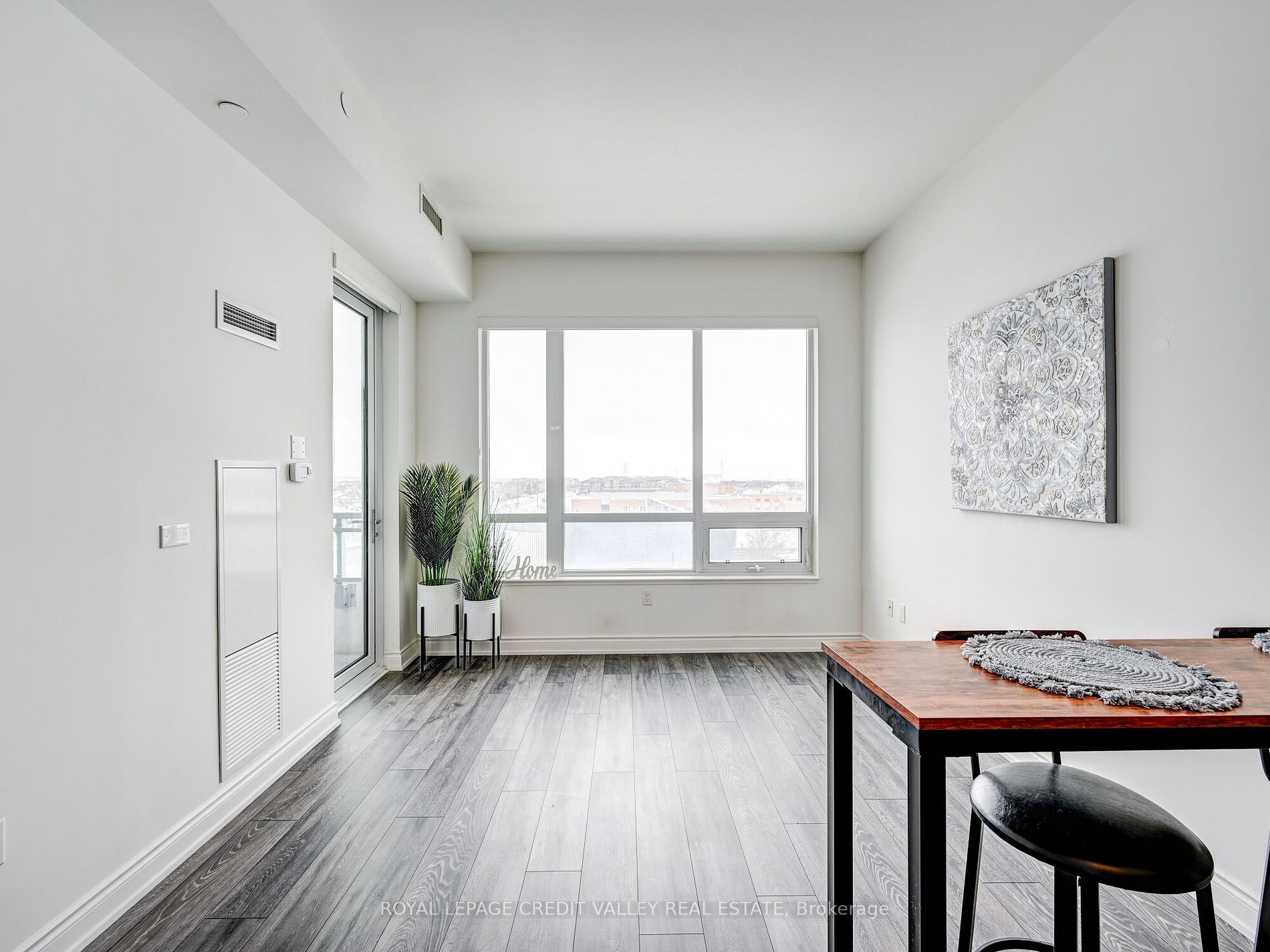 1050 Main St E, #613
