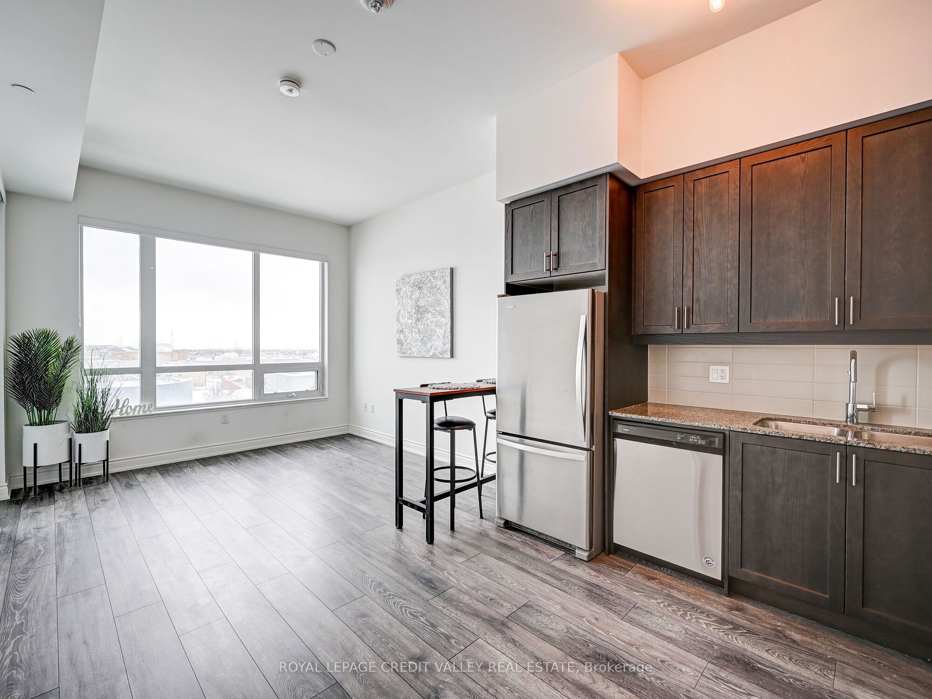1050 Main St E, #613