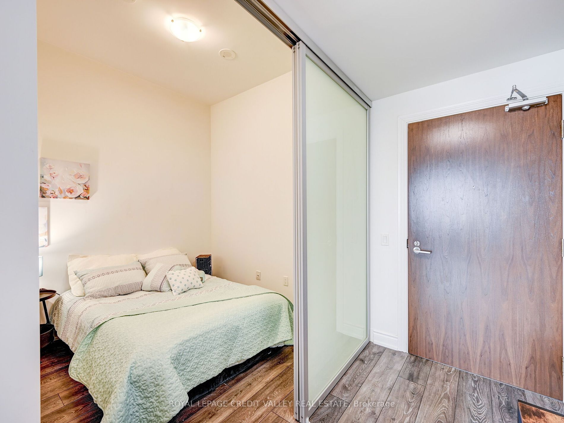1050 Main St E, #613
