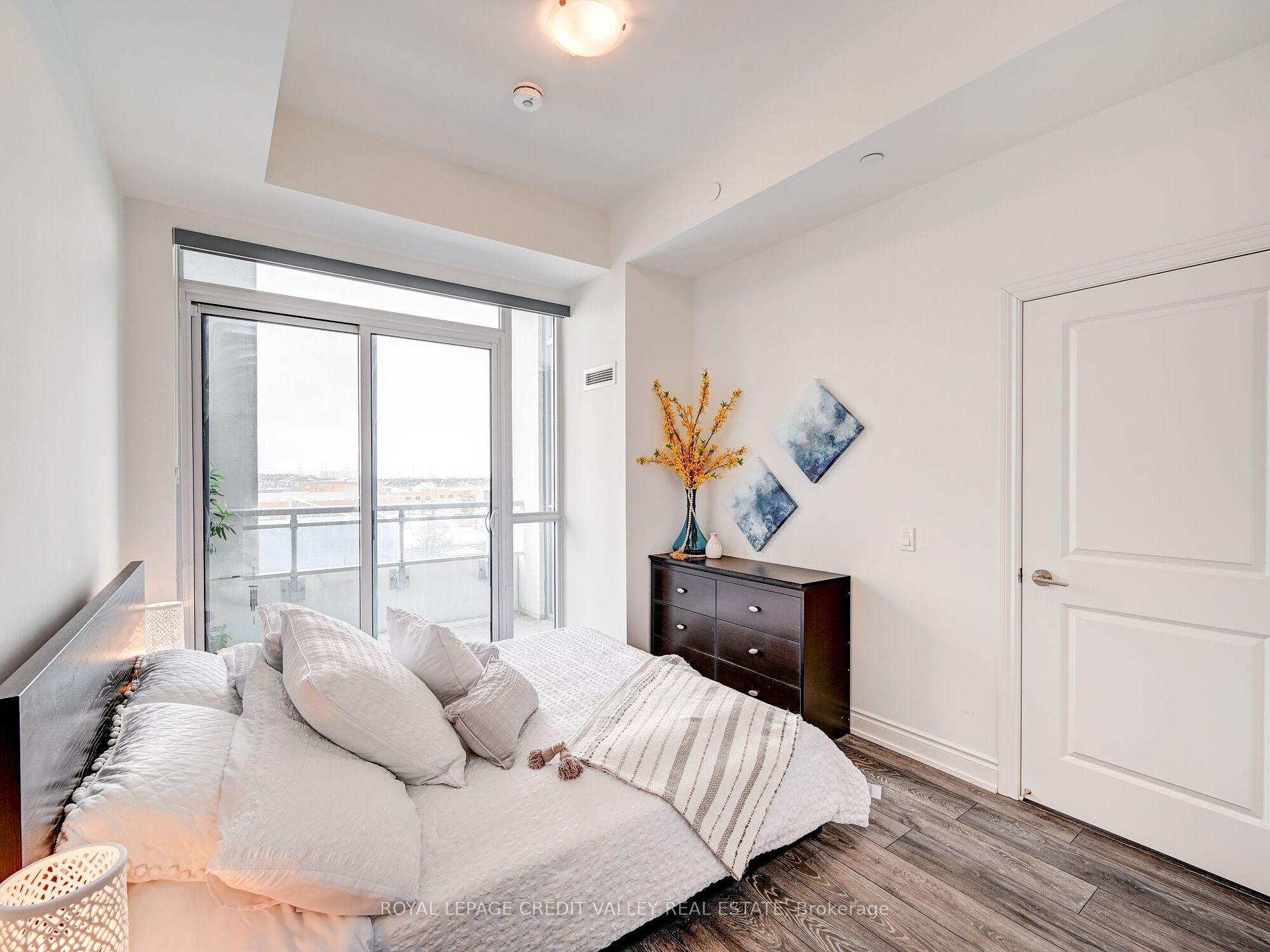 1050 Main St E, #613