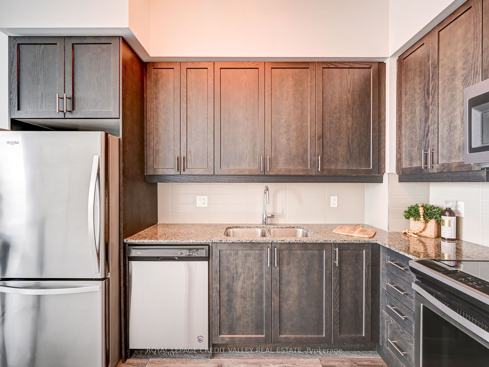 1050 Main St E, #613