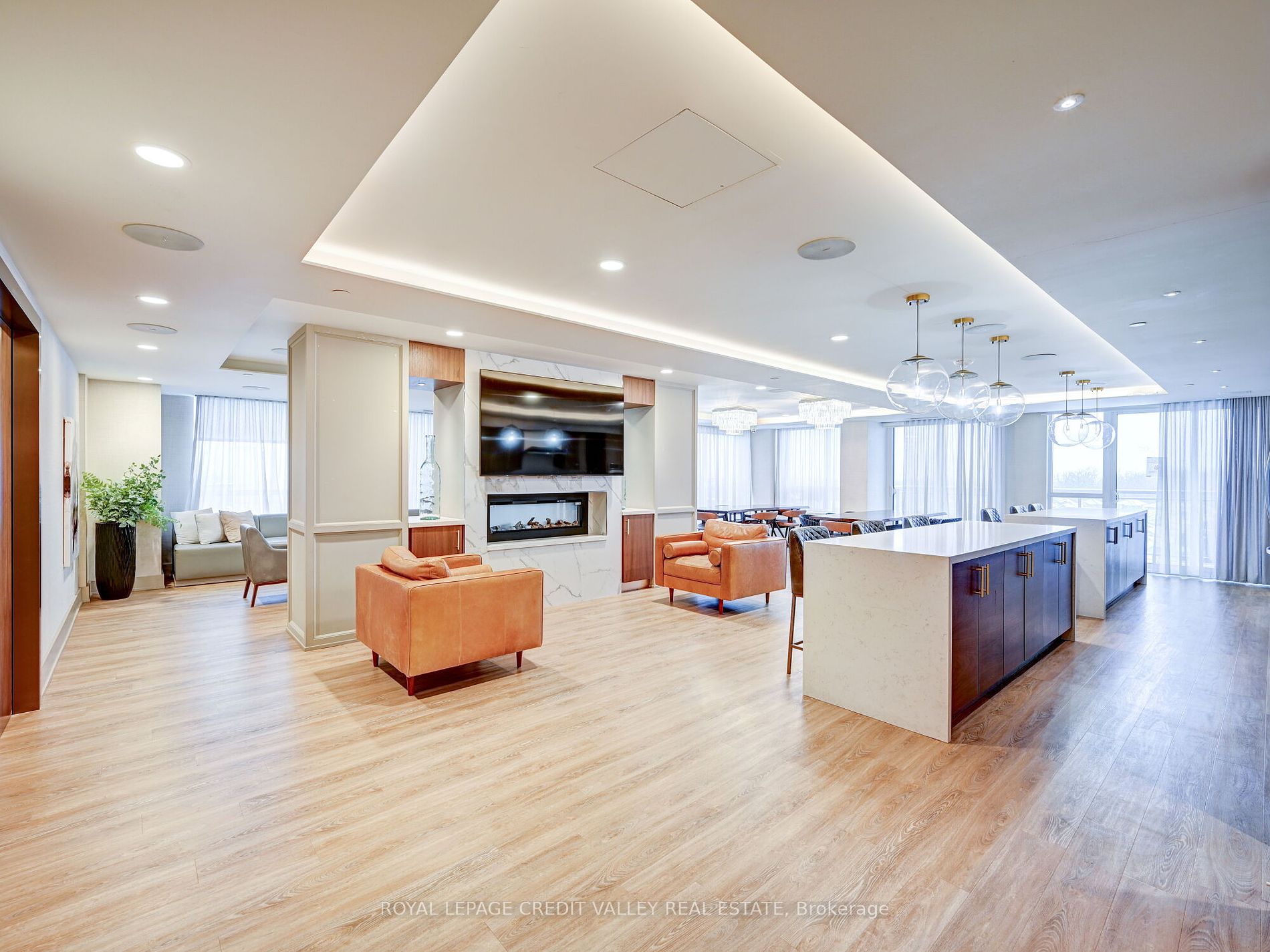 1050 Main St E, #613