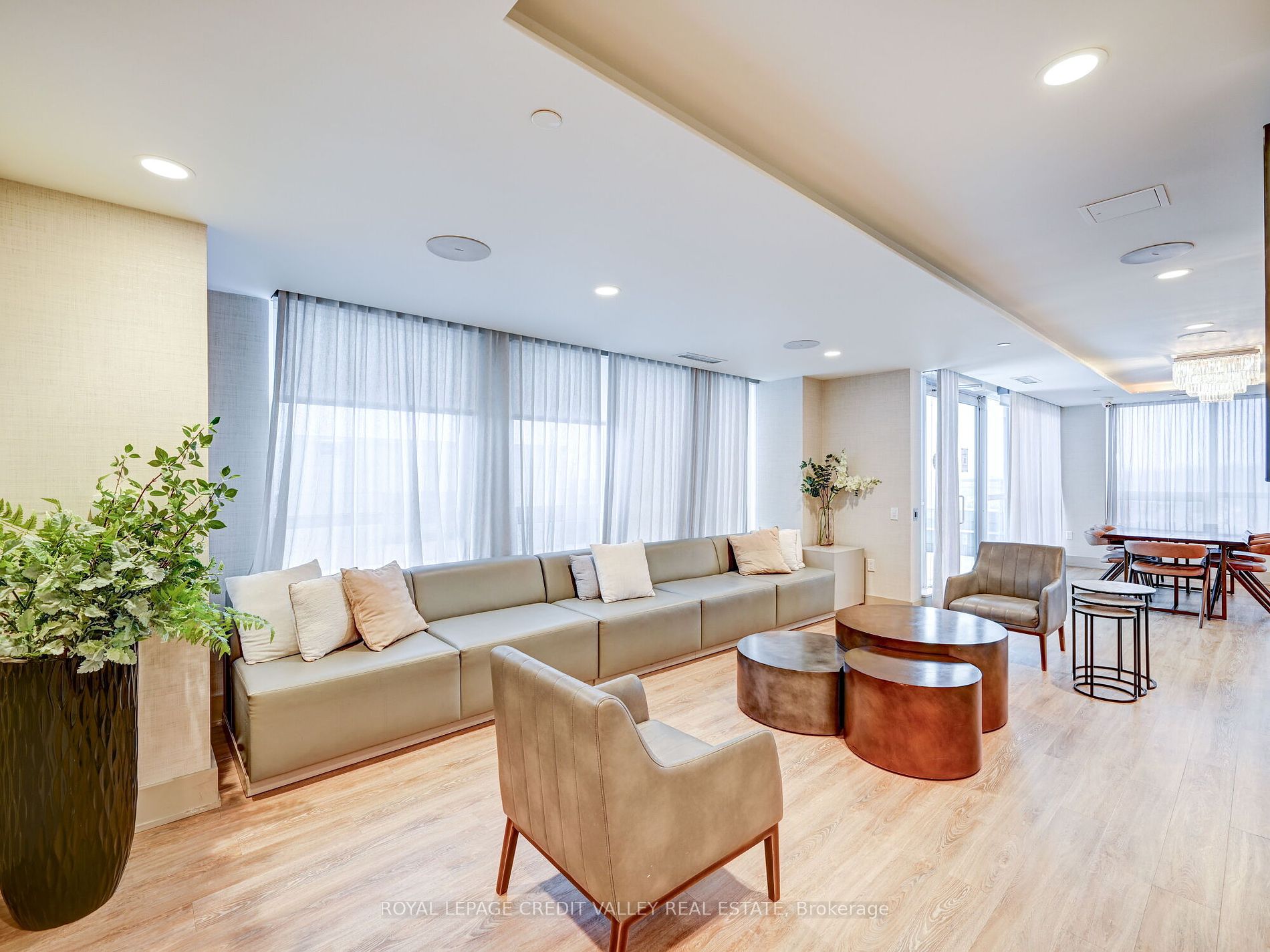 1050 Main St E, #613