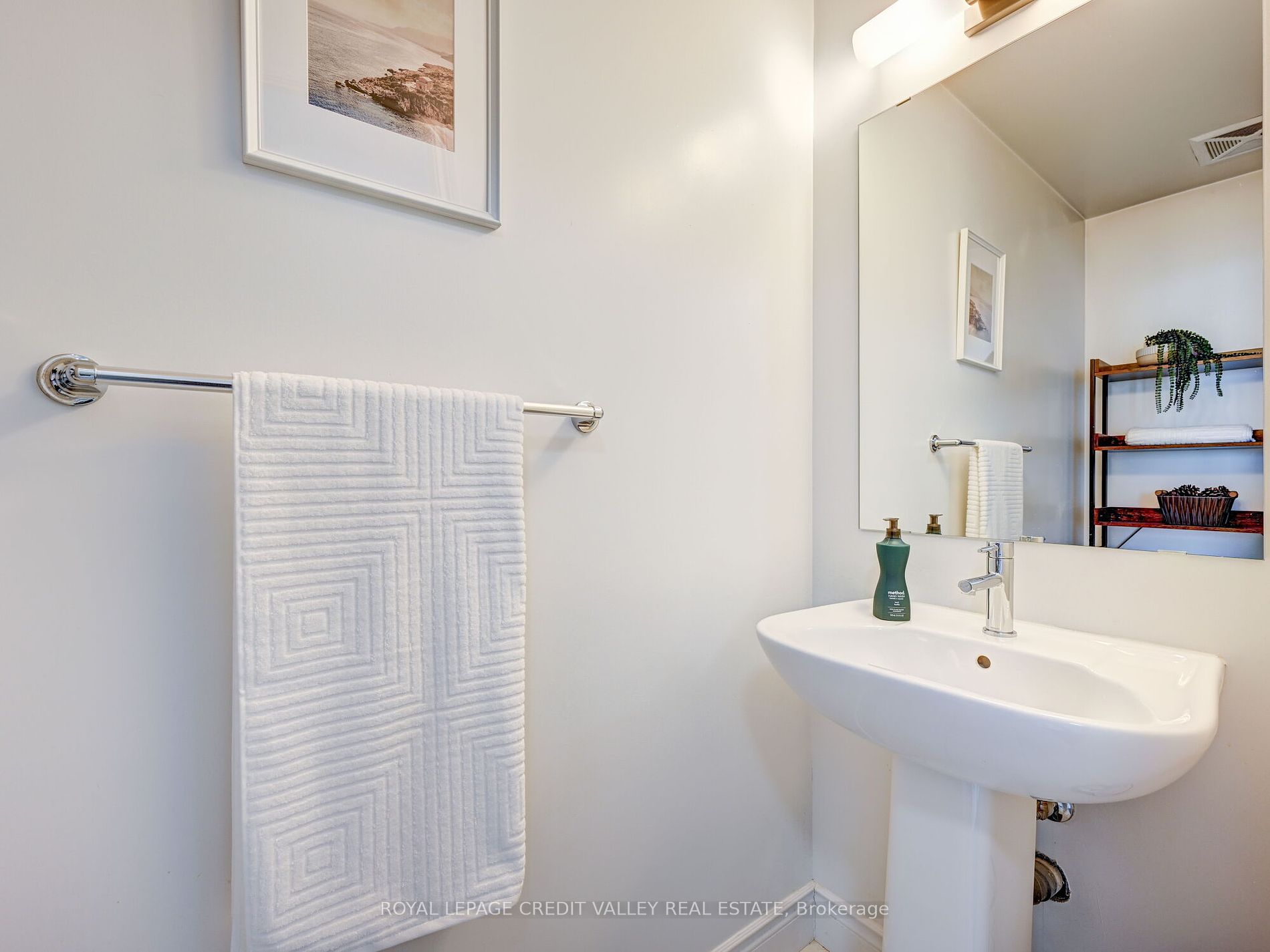 1050 Main St E, #613
